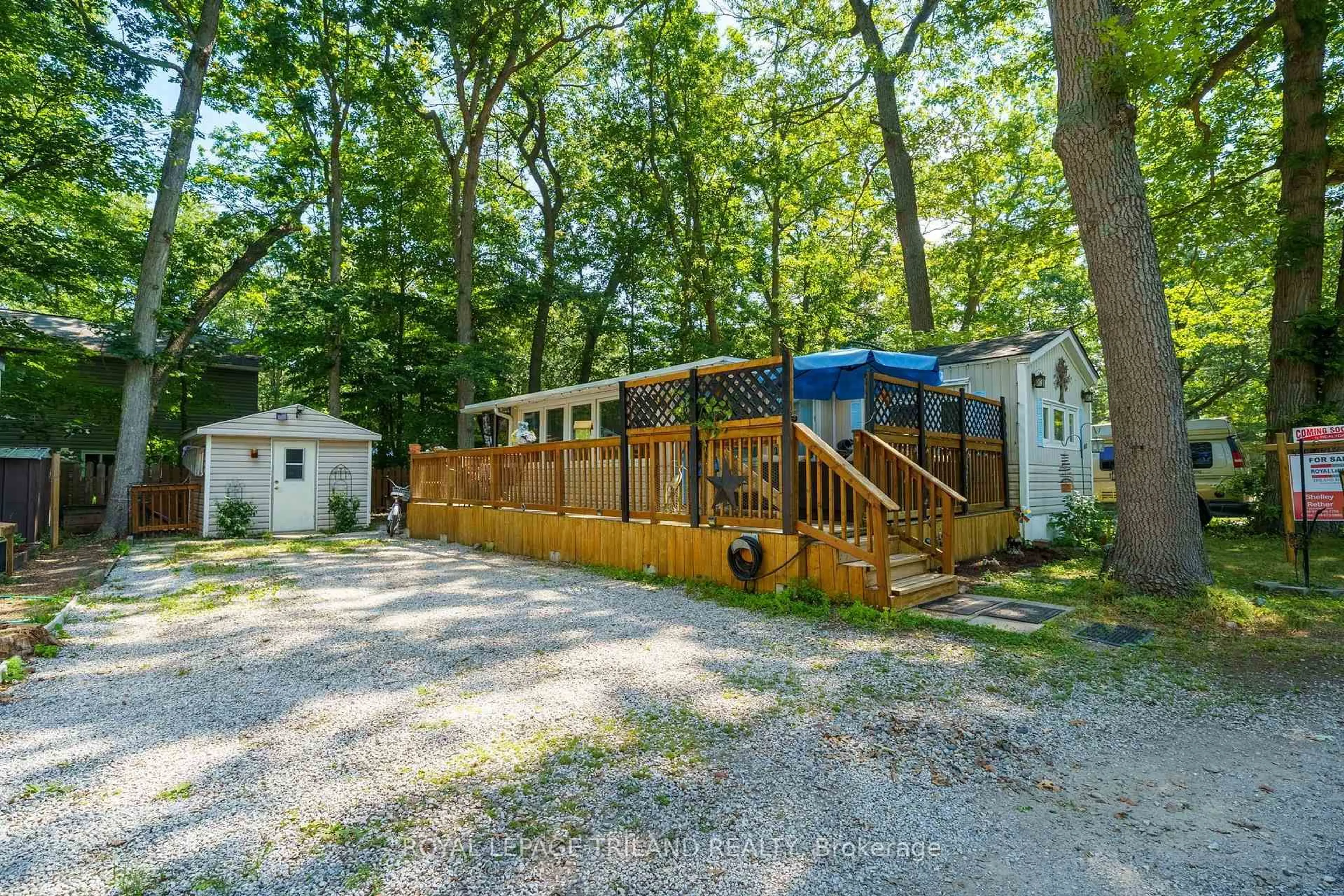 Patio, unknown for 9910 Northville Cres #B12, Lambton Shores Ontario N0M 2N0