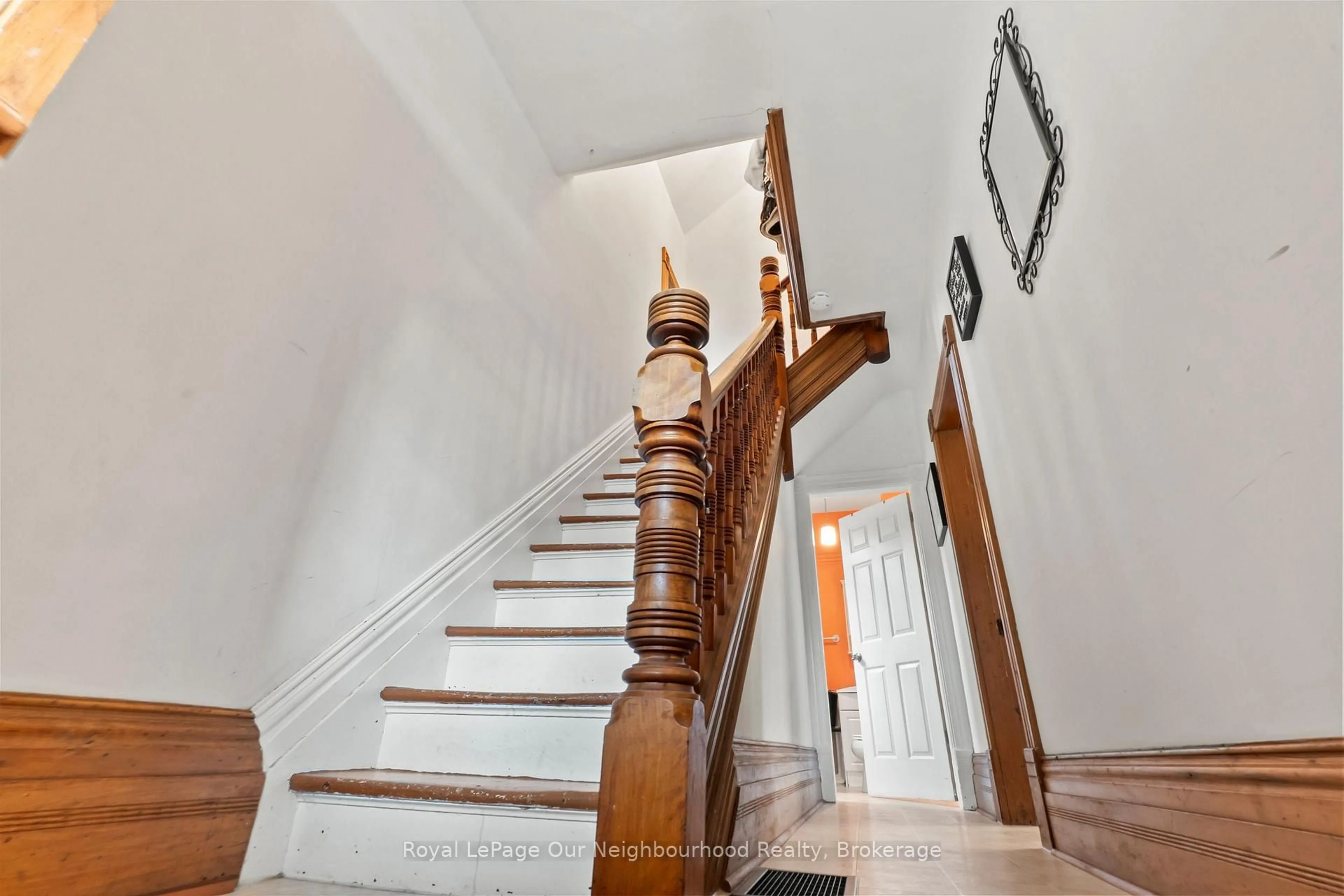 Stairs for 260 Westcott St, Peterborough Ontario K9J 2H1
