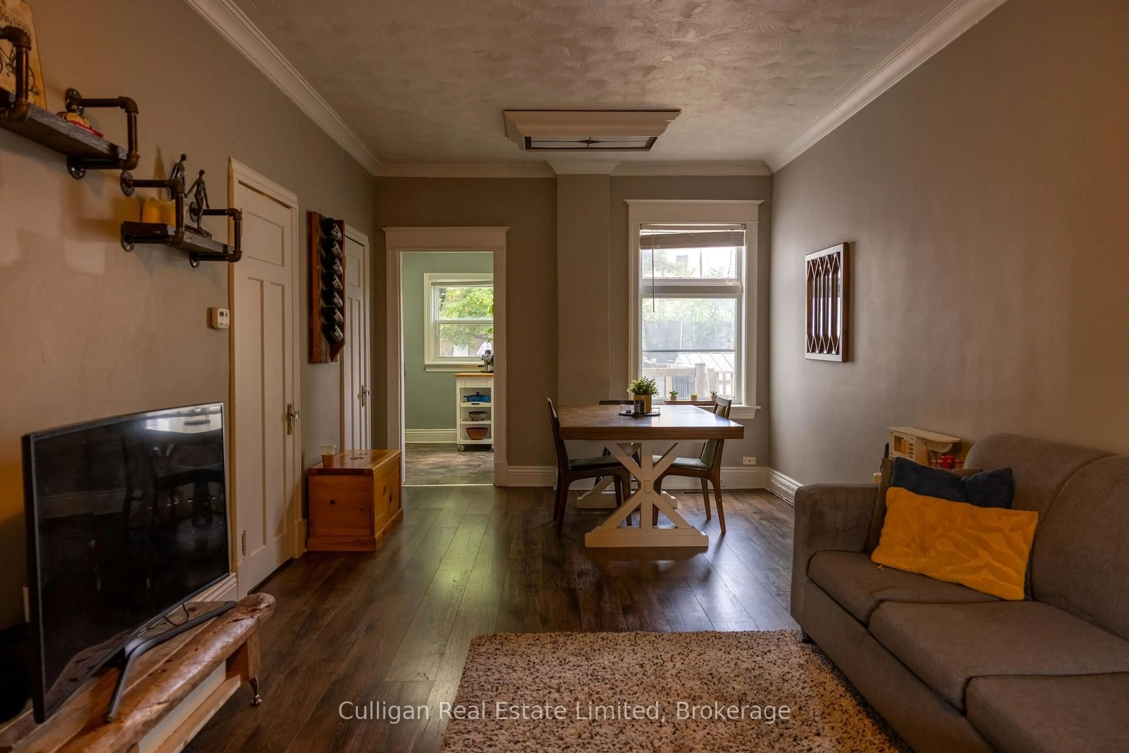 Living room with furniture, unknown for 115 London St, Hamilton Ontario L8H 4B4