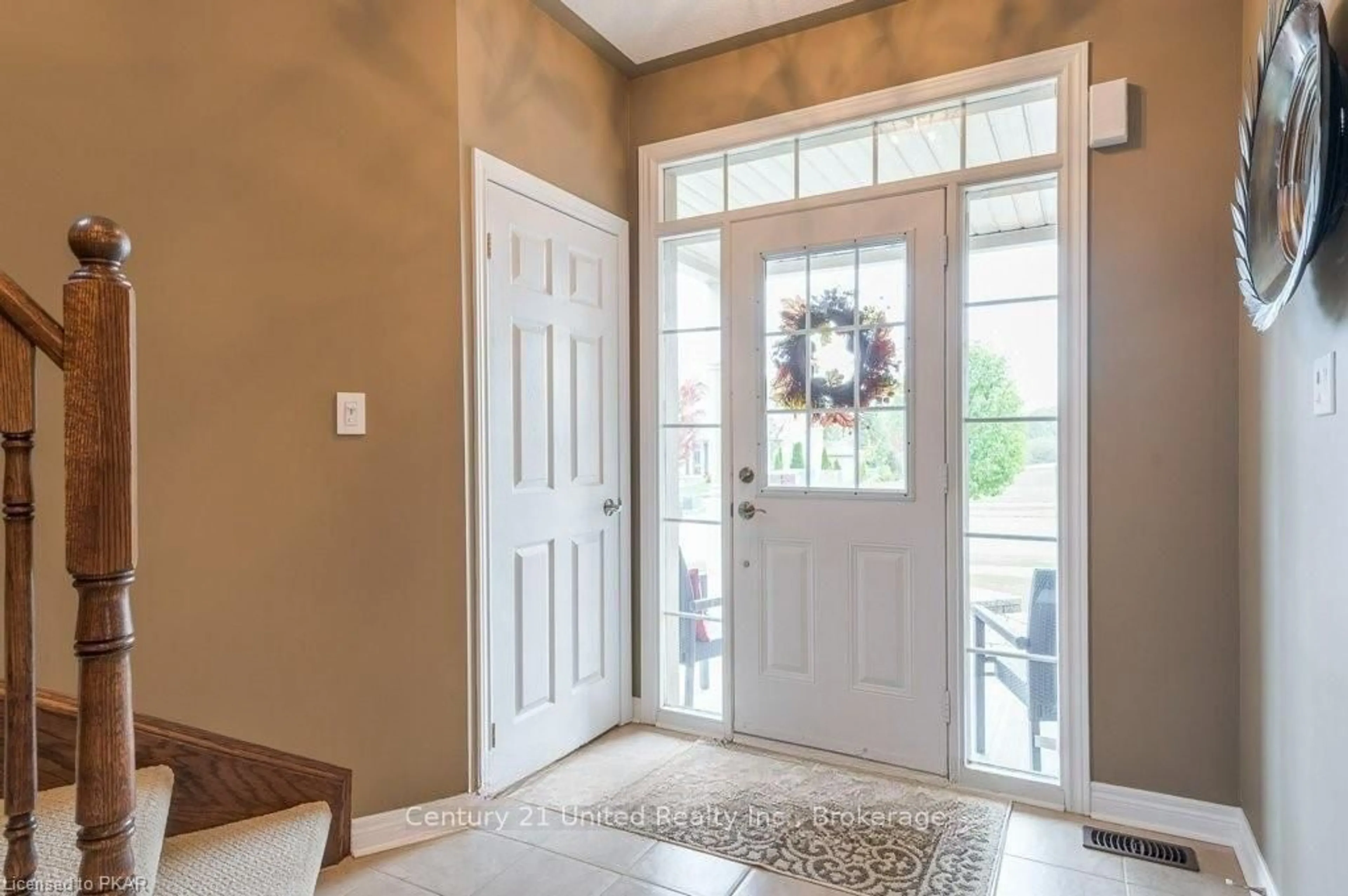Indoor entryway for 1184 Scollard Dr, Peterborough Ontario K9H 0A8