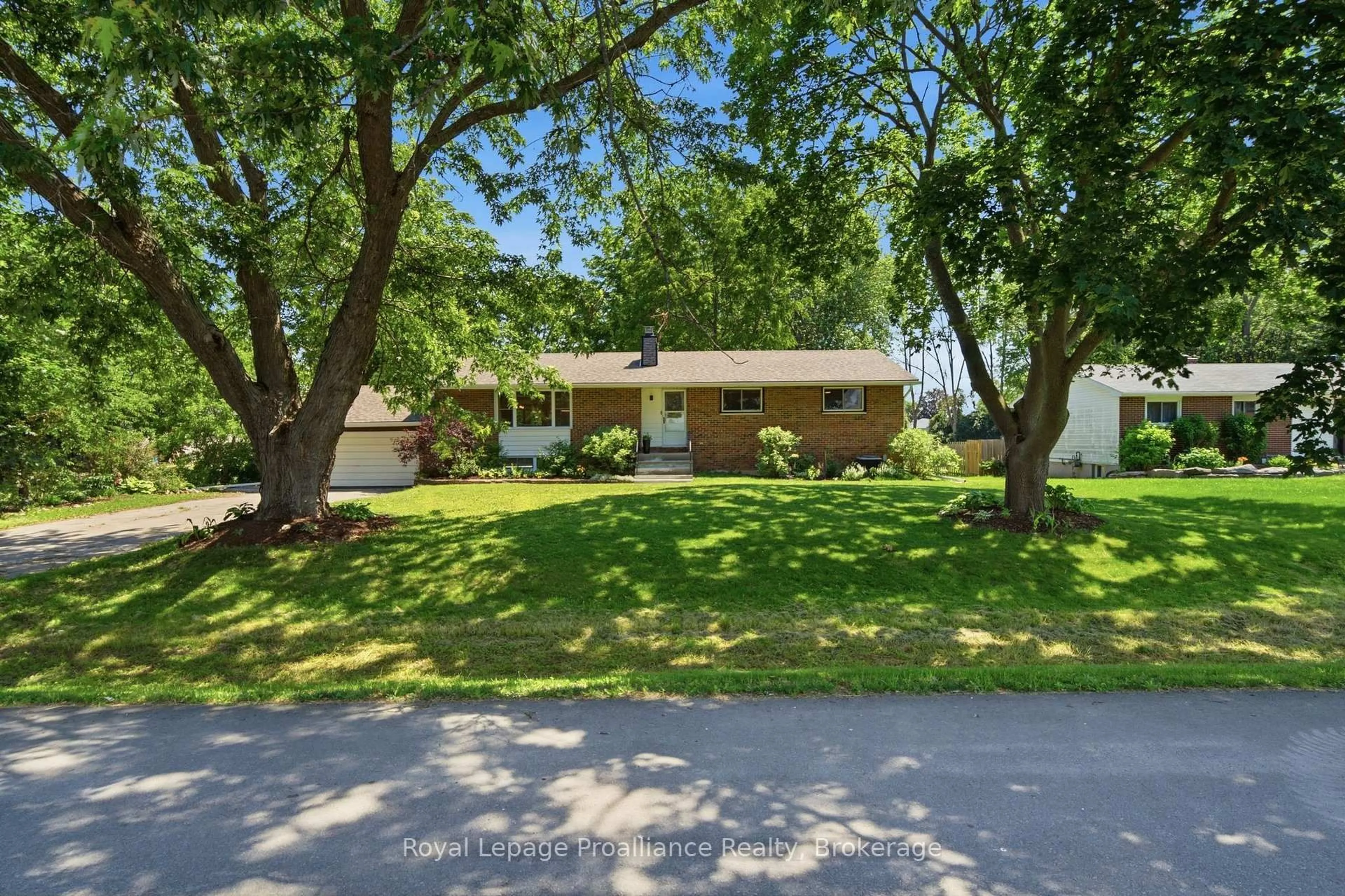 A pic from outside/outdoor area/front of a property/back of a property/a pic from drone, street for 41 WALTER Ave, Quinte West Ontario K8V 0N5