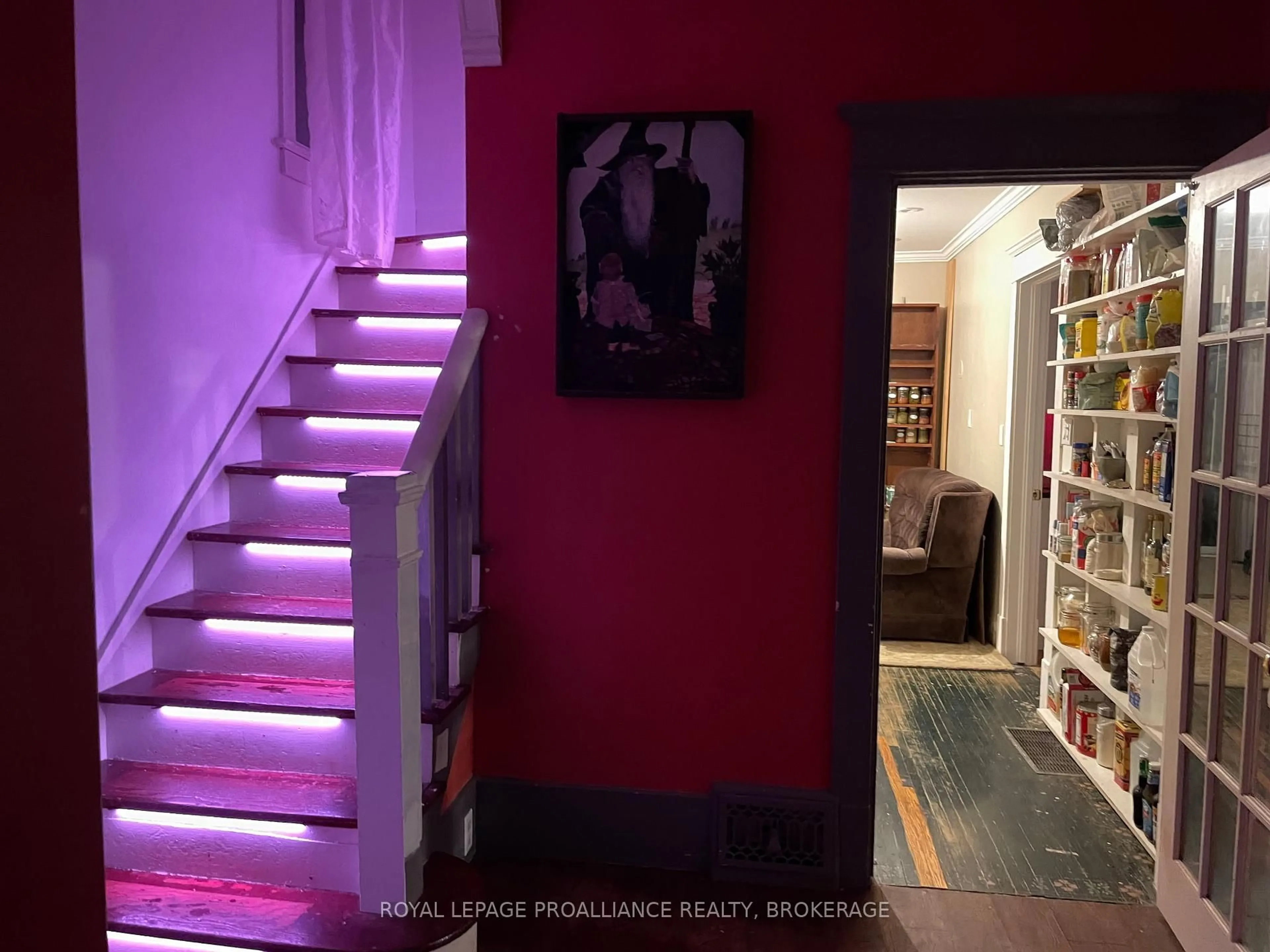 Indoor entryway for 255 First St, Gananoque Ontario K7G 2J3