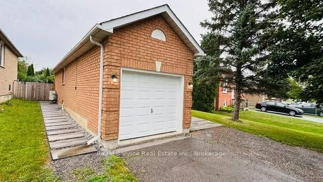 228 Towerhill Rd, Peterborough 3