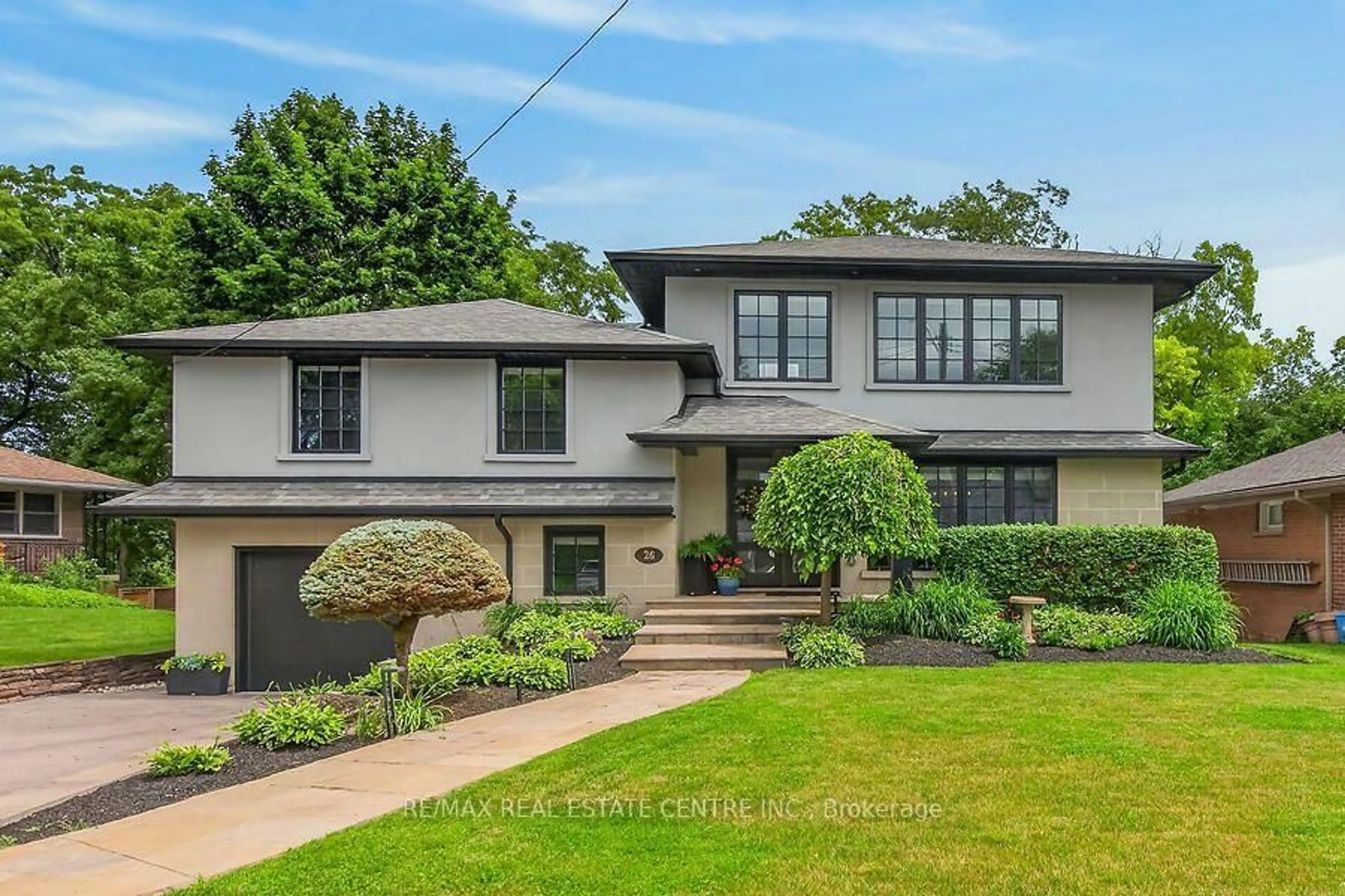 Home with brick exterior material, street for 26 Freeland Crt, Hamilton Ontario L8S 3R5