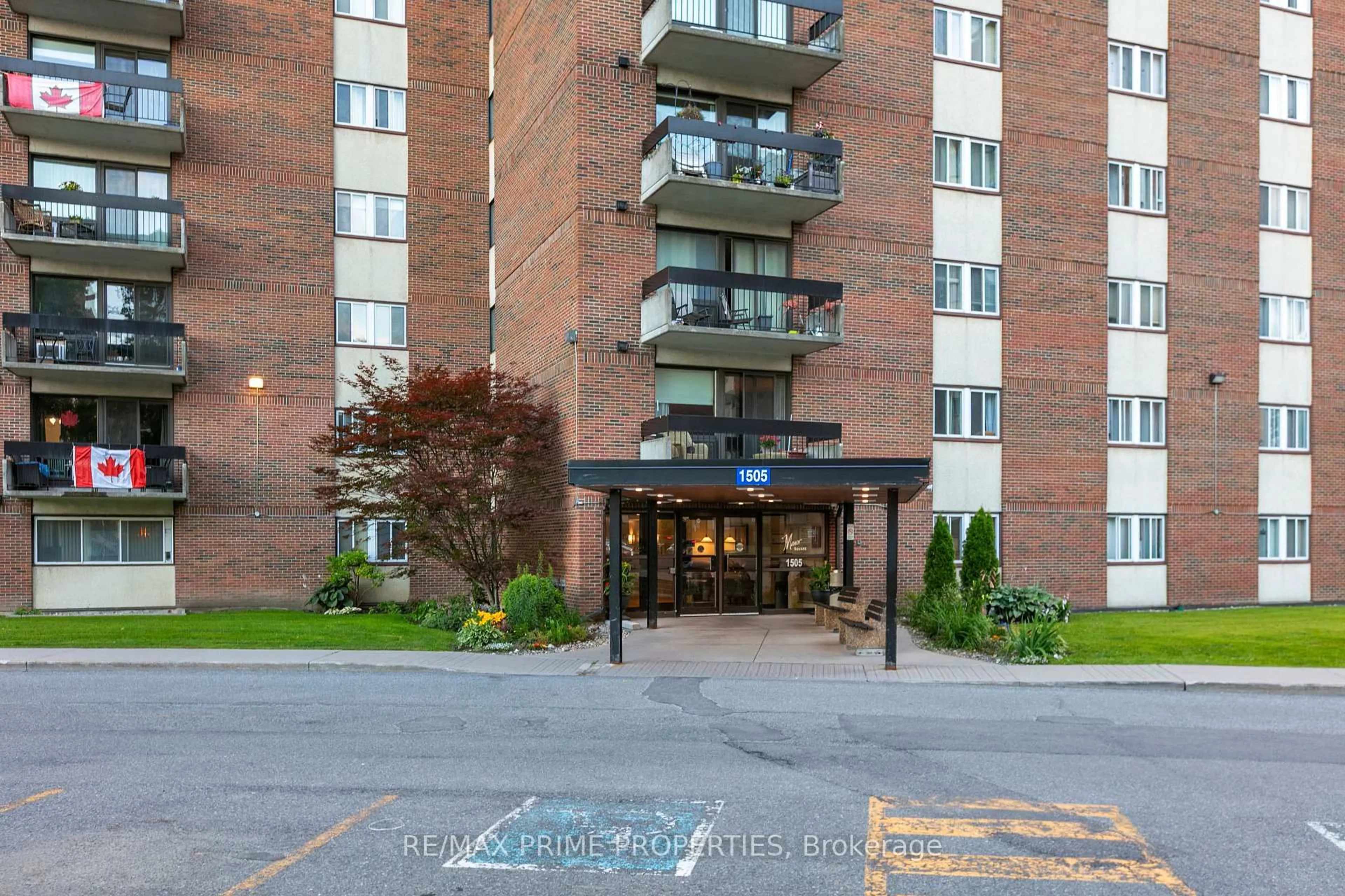 Indoor foyer for 1505 Baseline Rd #313, Ottawa Ontario K2C 3L4