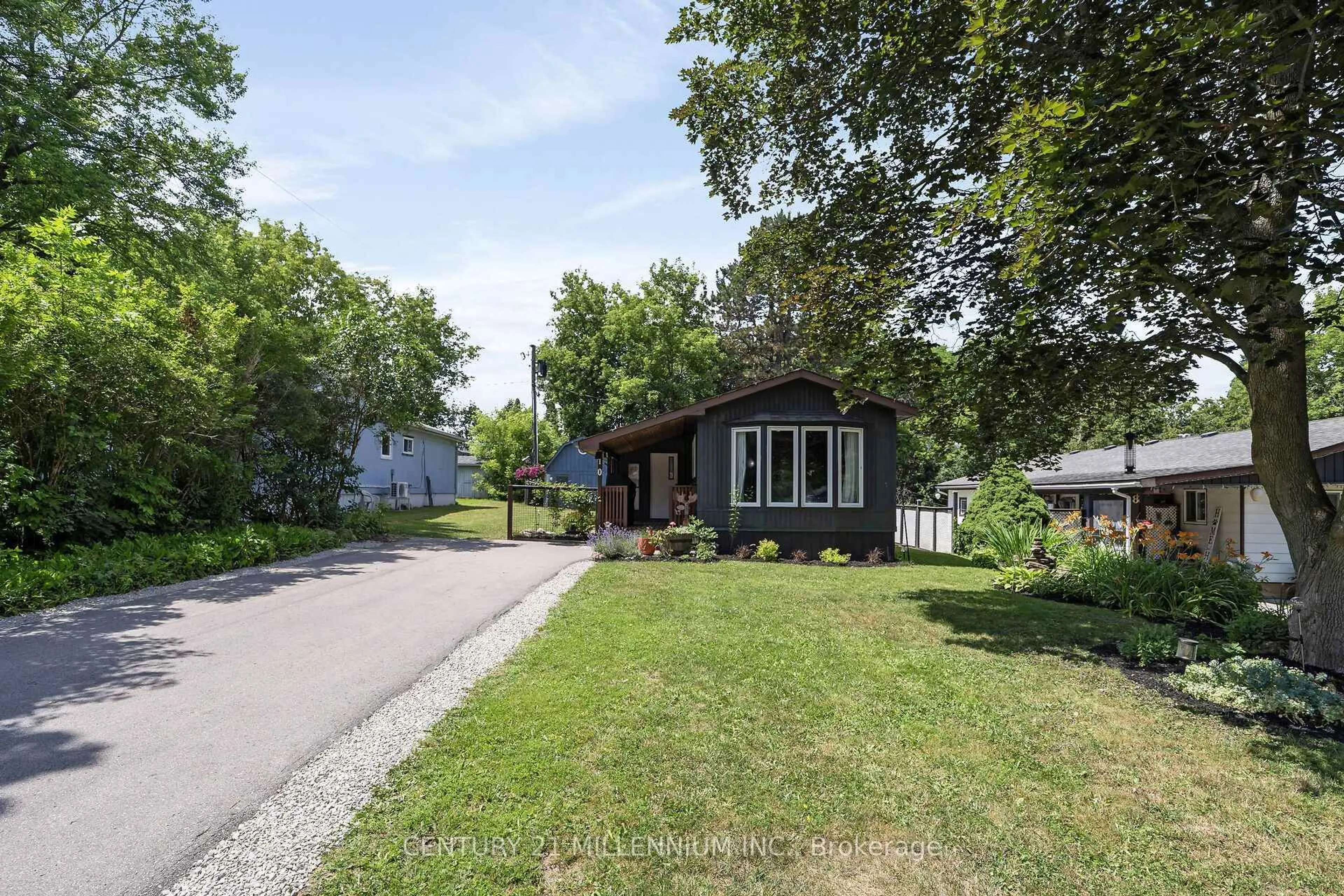 A pic from outside/outdoor area/front of a property/back of a property/a pic from drone, street for 10 Park Blvd, Erin Ontario N0B 1T0