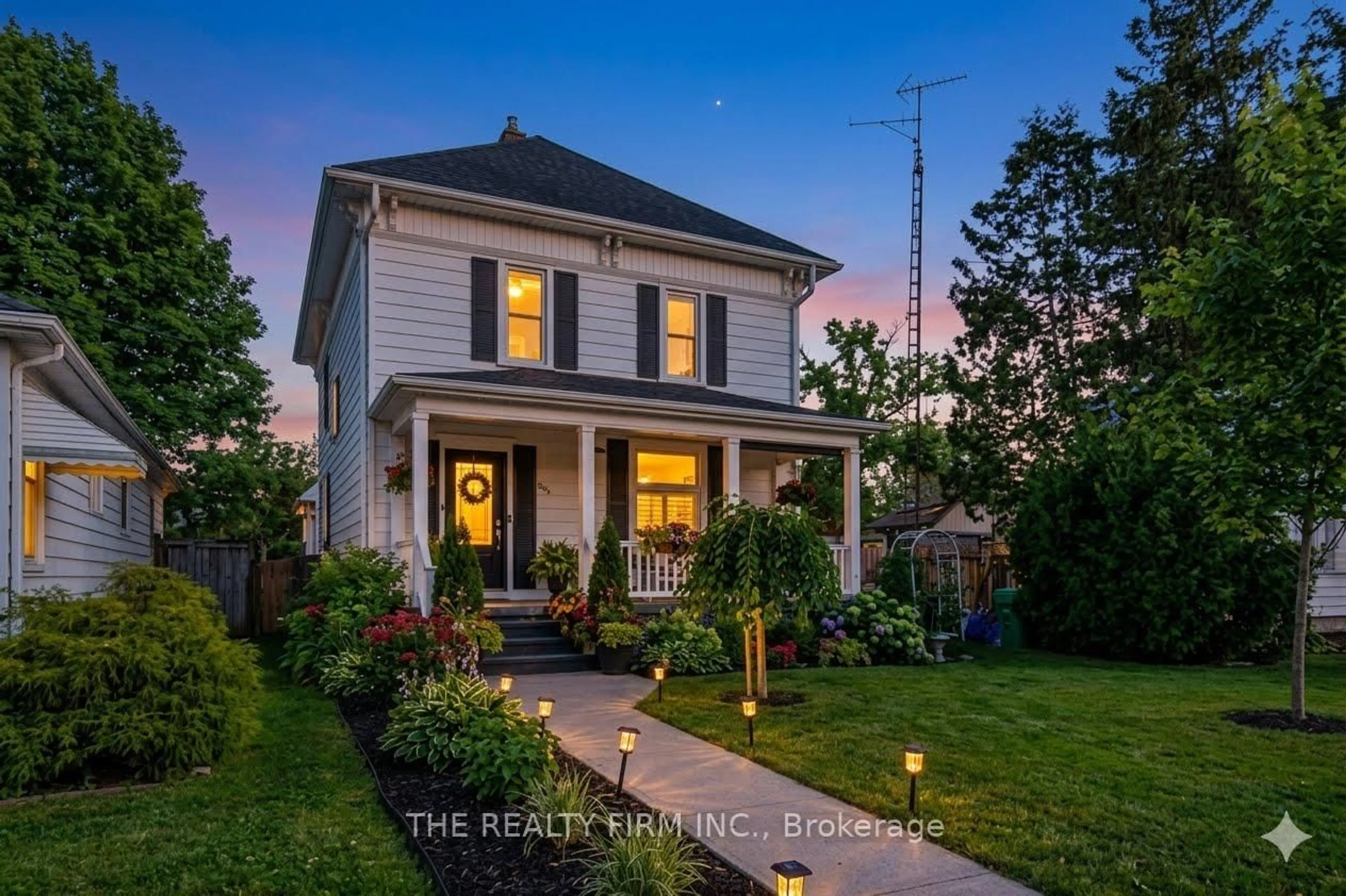 Home with brick exterior material, street for 422 Greenfield St, Petrolia Ontario N0N 1R0