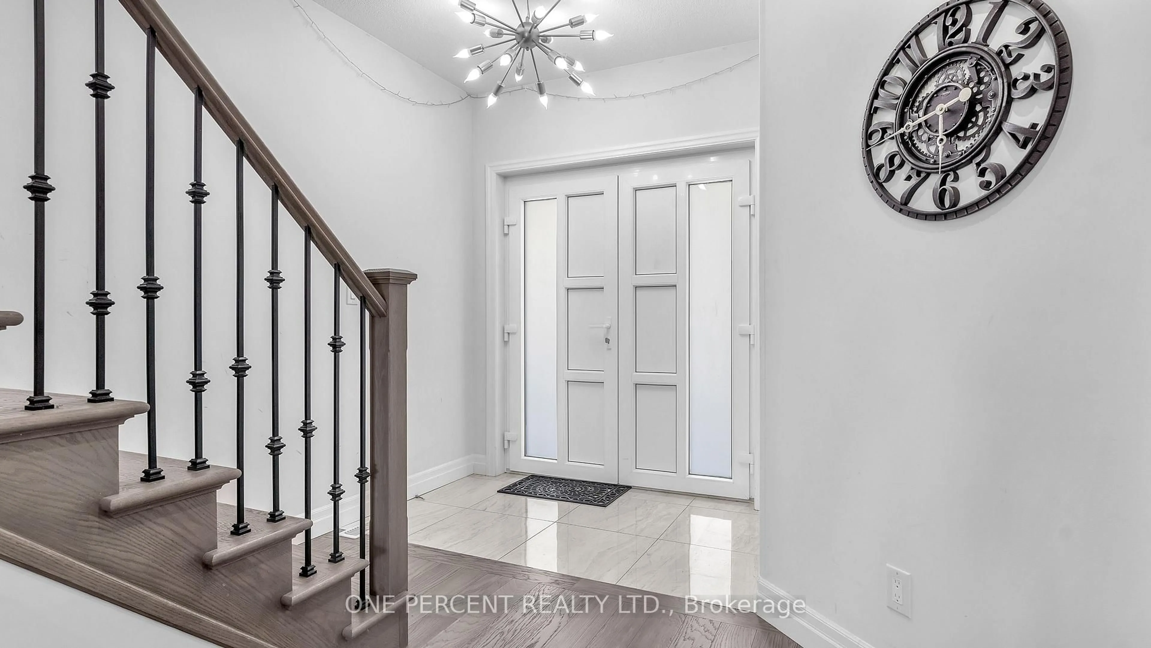 Indoor entryway for 823 CEDARPARK Way, London North Ontario N5X 0C3