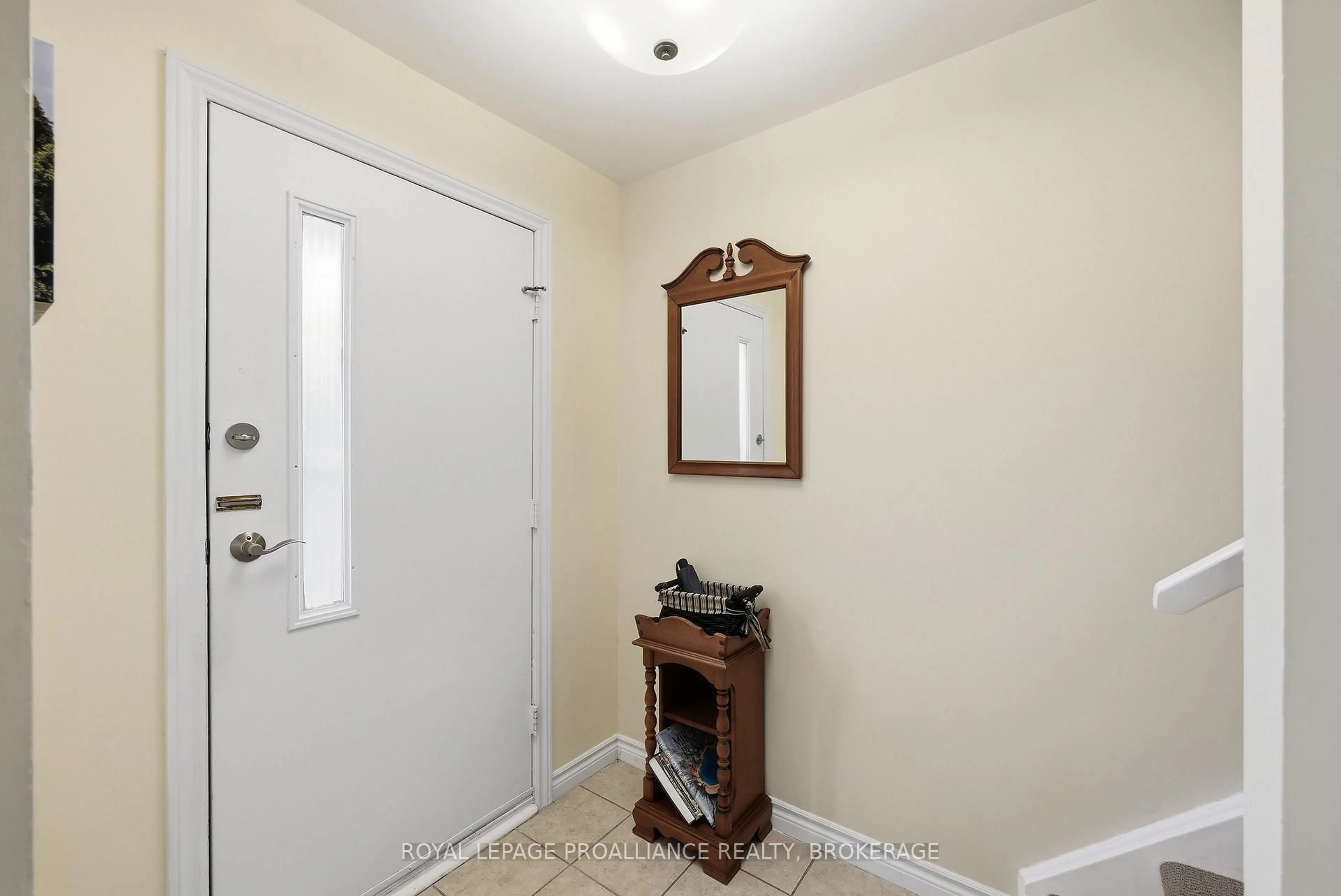 Indoor entryway for 5 Winchester Dr #9, Greater Napanee Ontario K7R 3P9