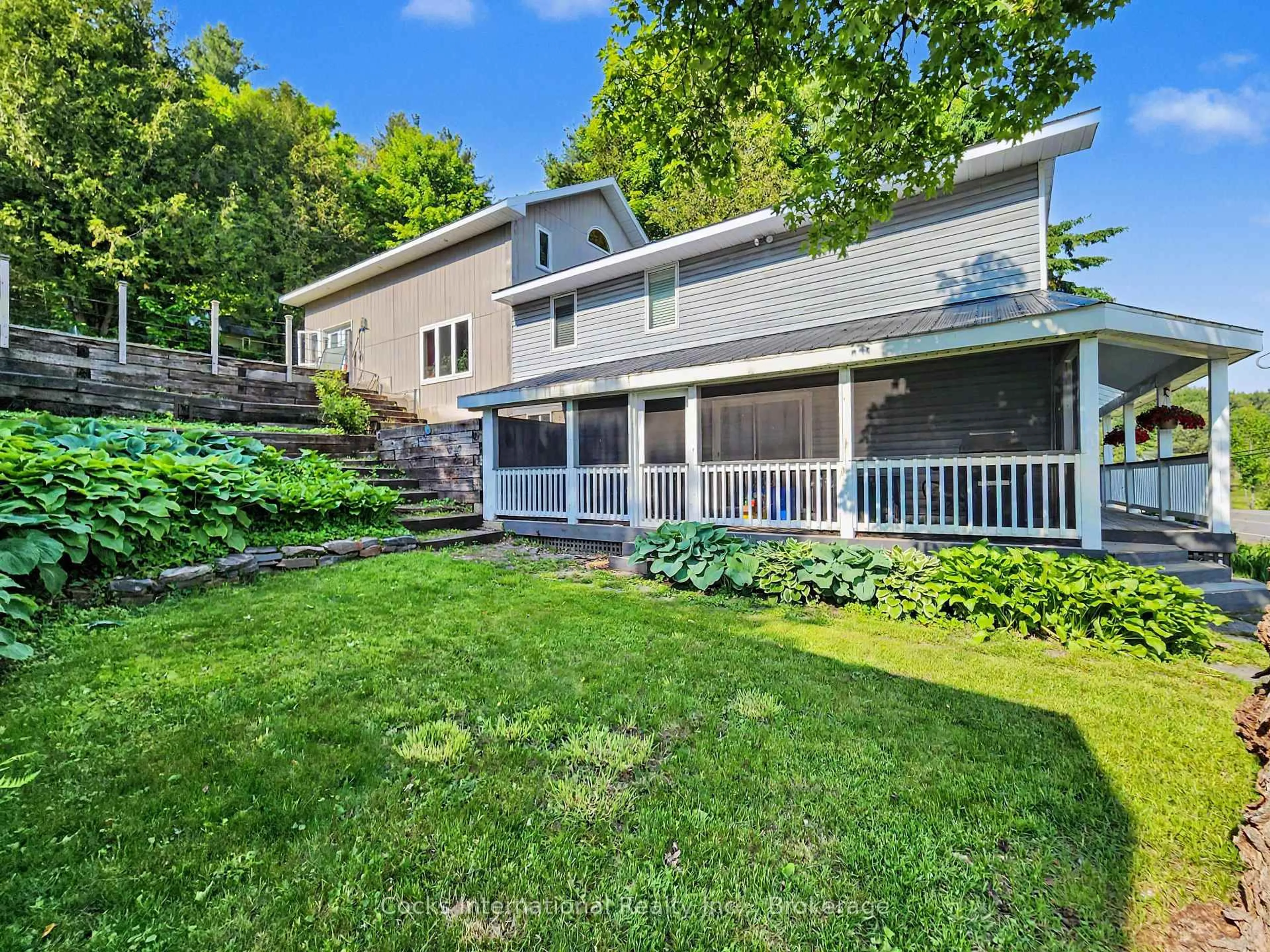 Patio, water/lake/river/ocean view for 206 ON-141 Highway, Huntsville Ontario P0B 1M0