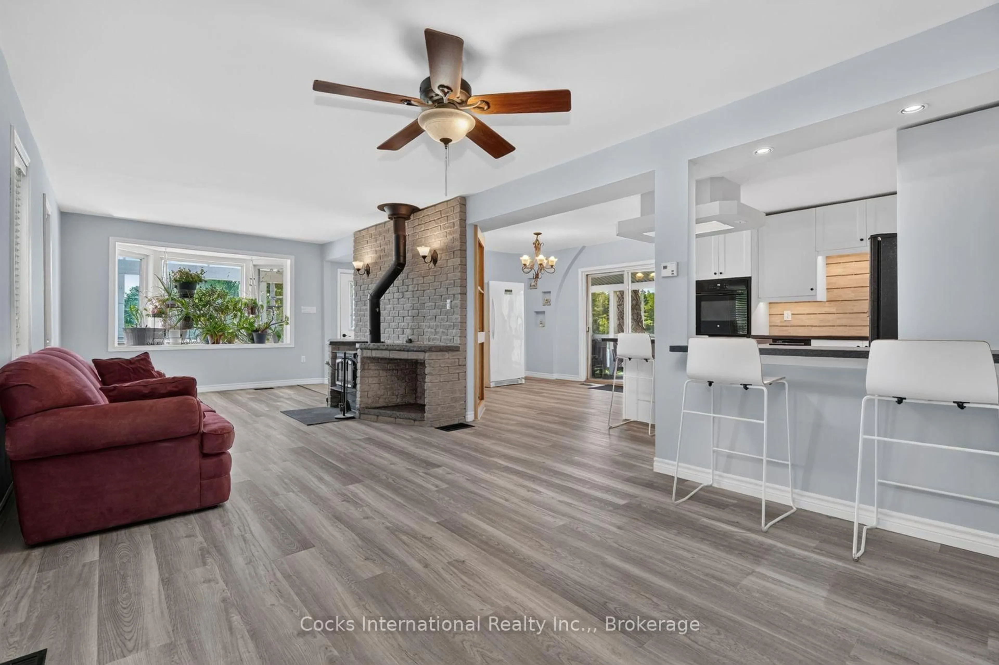 Open concept kitchen, unknown for 206 ON-141 Highway, Huntsville Ontario P0B 1M0