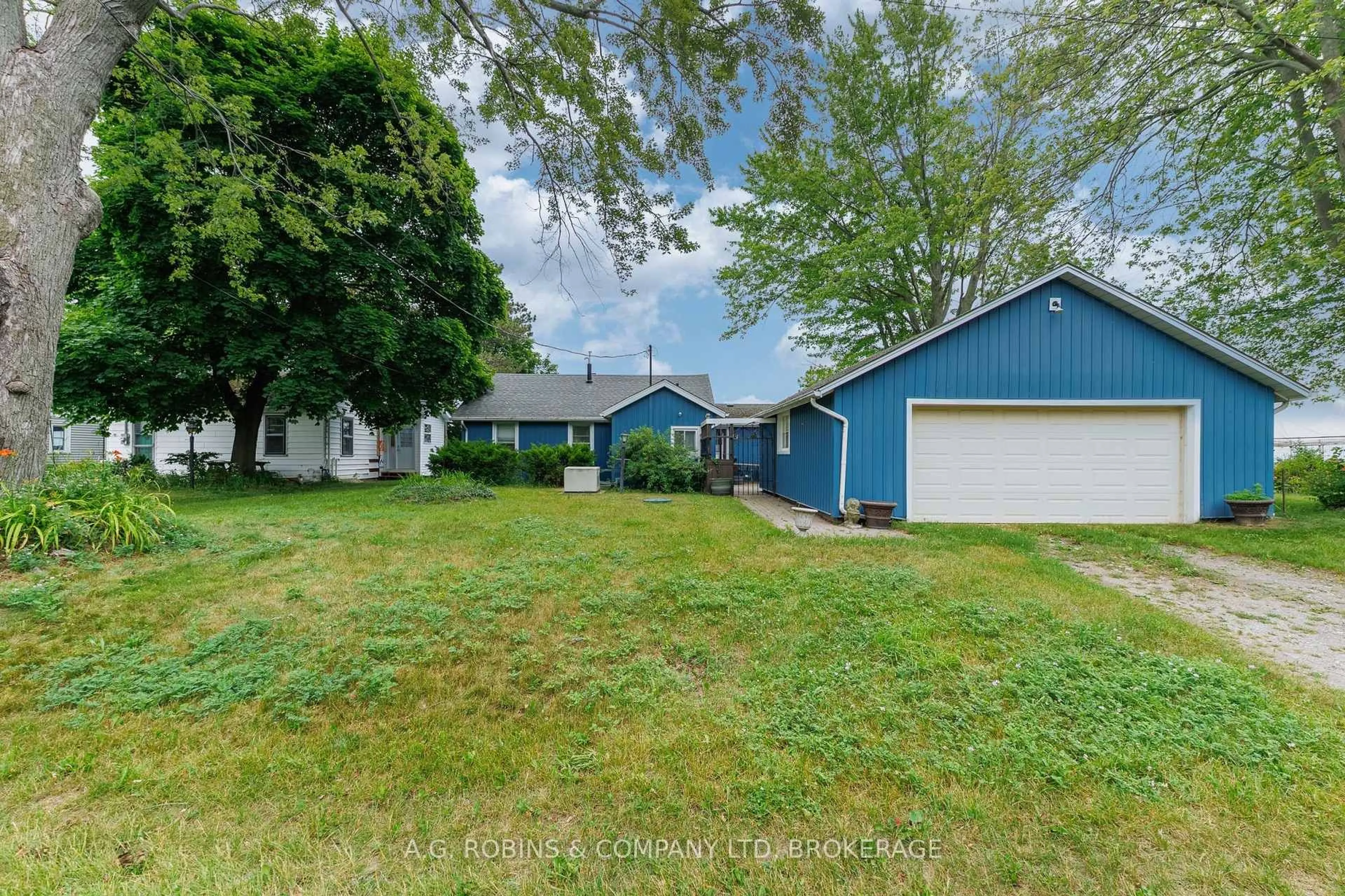A pic from outside/outdoor area/front of a property/back of a property/a pic from drone, street for 11251 HARBOURVIEW Rd, Wainfleet Ontario L0S 1V0