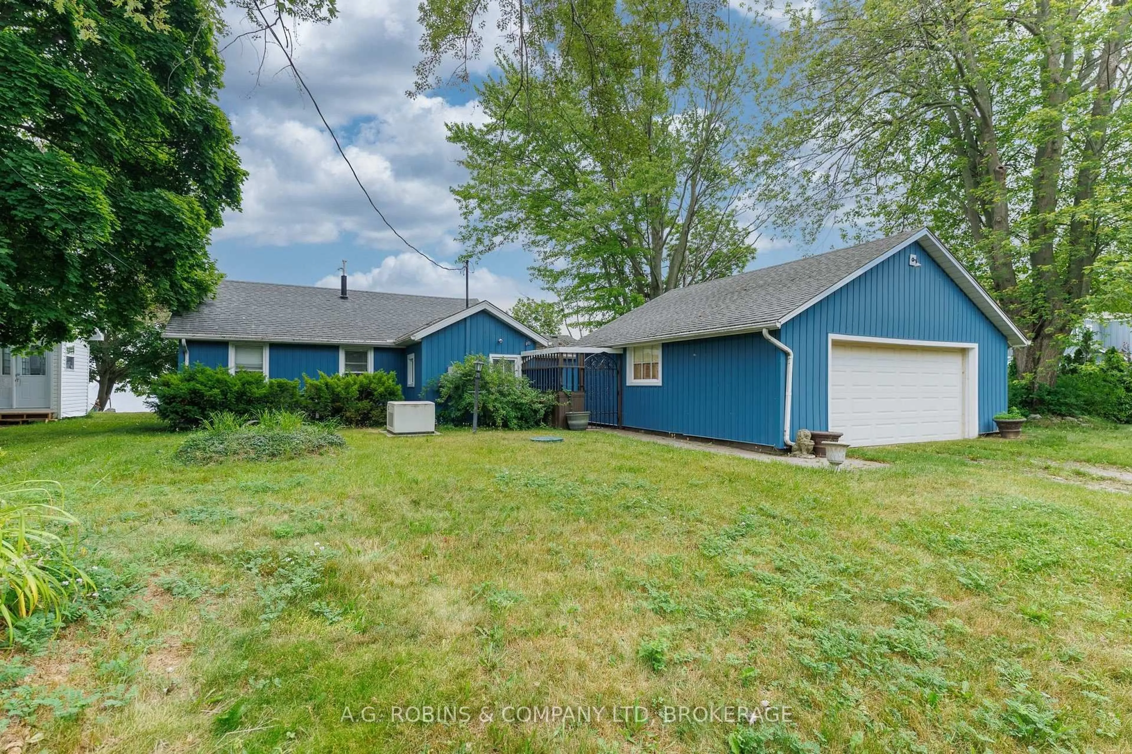 A pic from outside/outdoor area/front of a property/back of a property/a pic from drone, street for 11251 HARBOURVIEW Rd, Wainfleet Ontario L0S 1V0