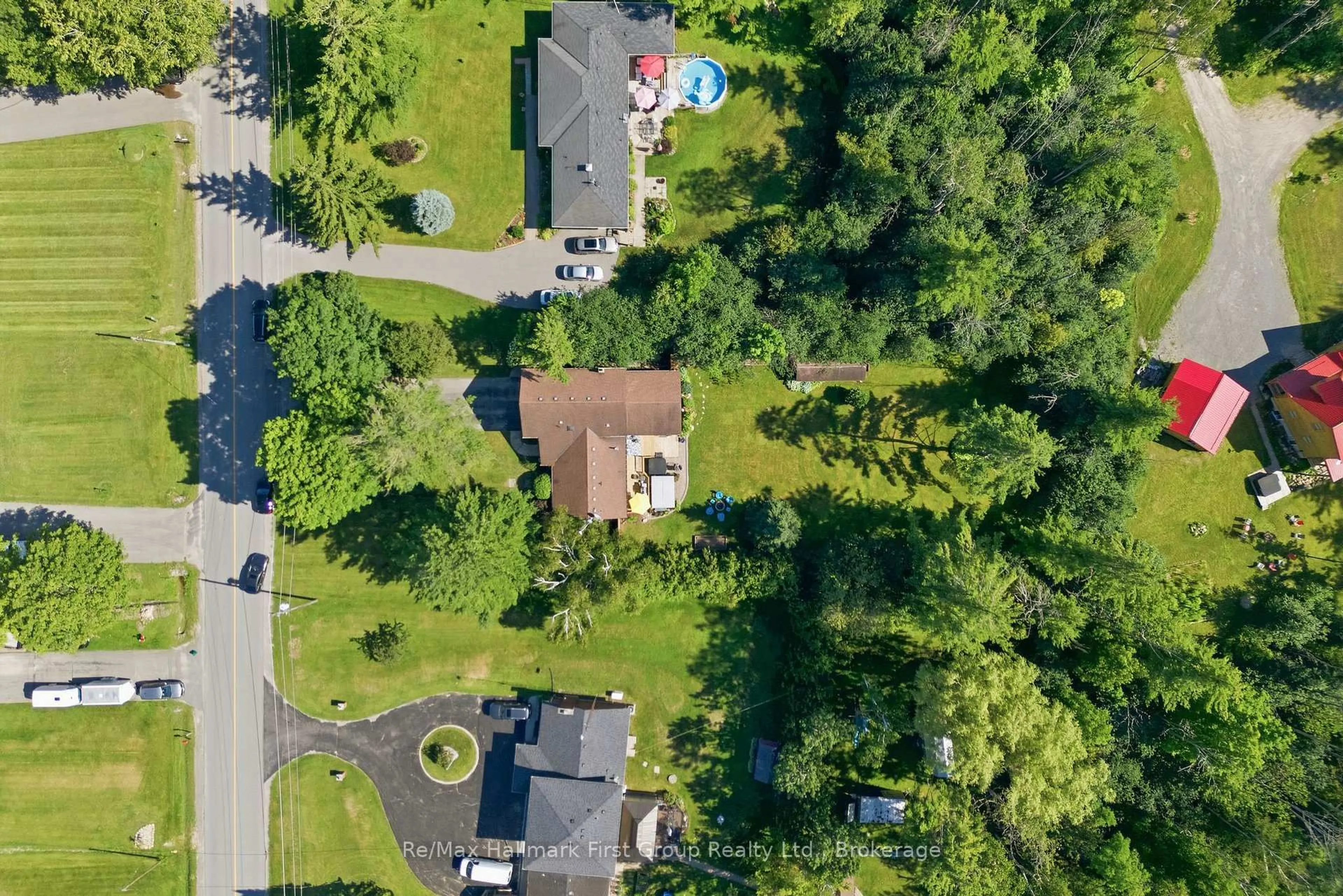 A pic from outside/outdoor area/front of a property/back of a property/a pic from drone, unknown for 2772 Division St, Hamilton Township Ontario K9A 4J7