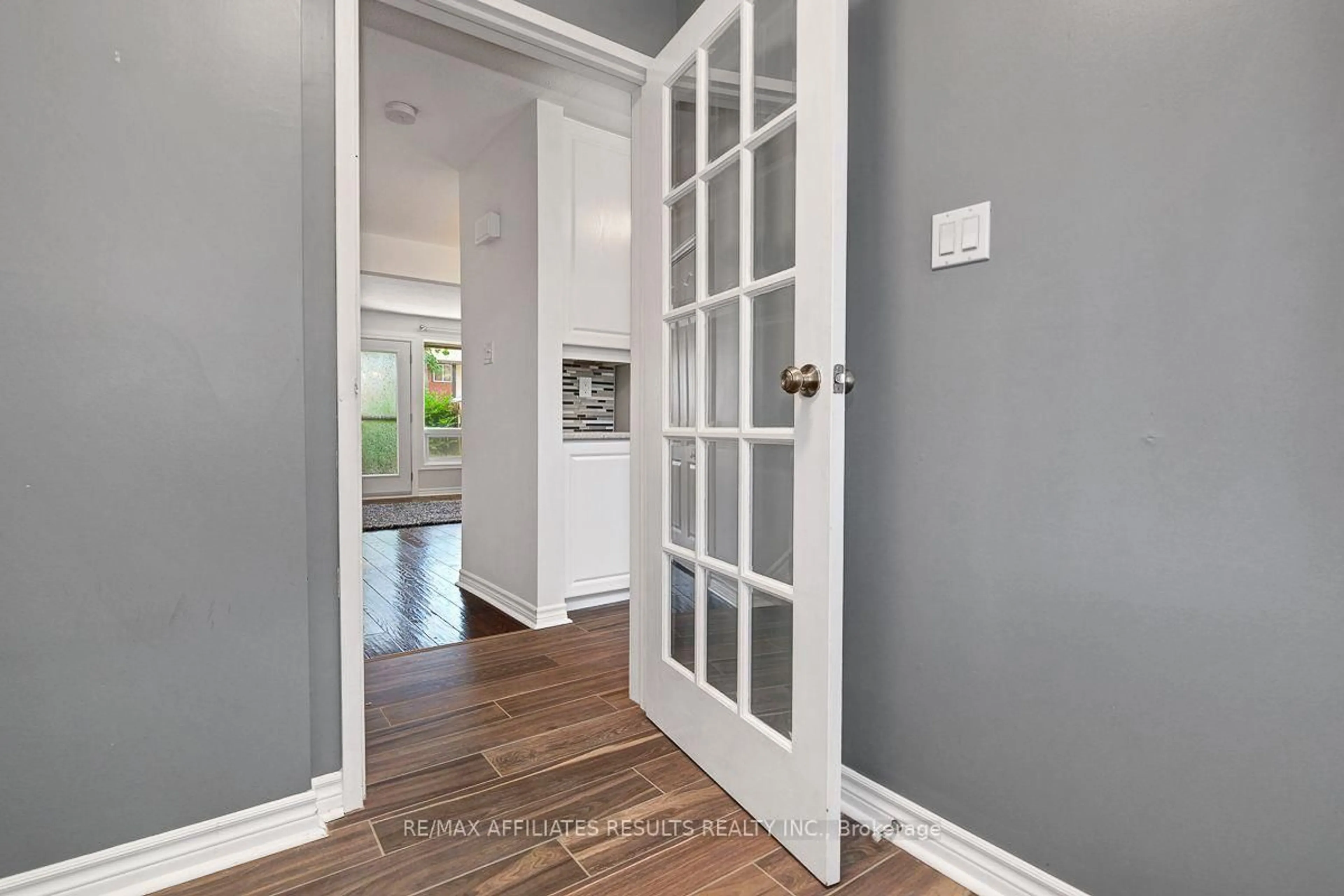 Indoor entryway for 73 McClintock Way #94, Kanata Ontario K2L 2A3