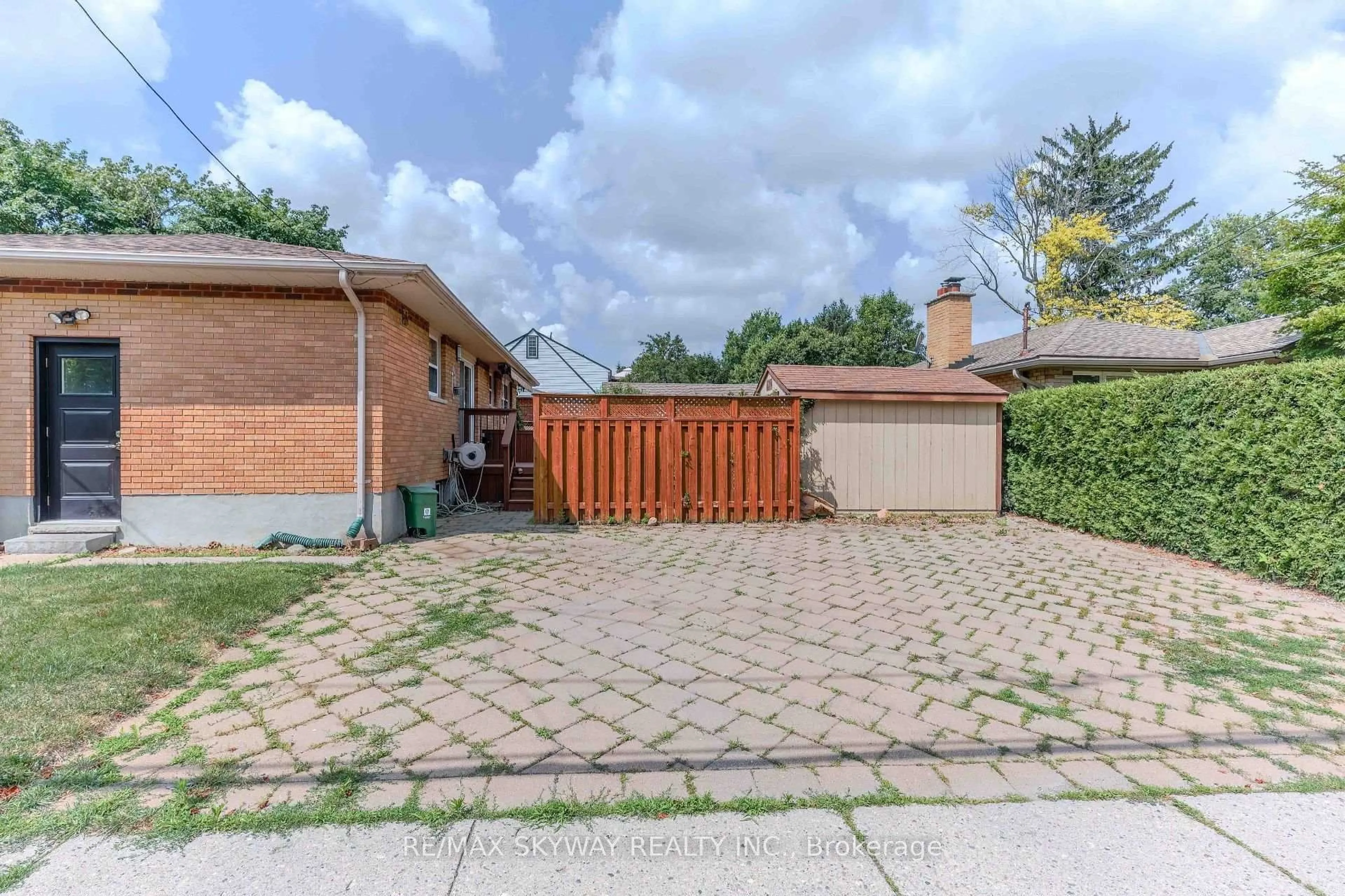 Unknown for 724 BRANT St, London East Ontario N5Y 3N1