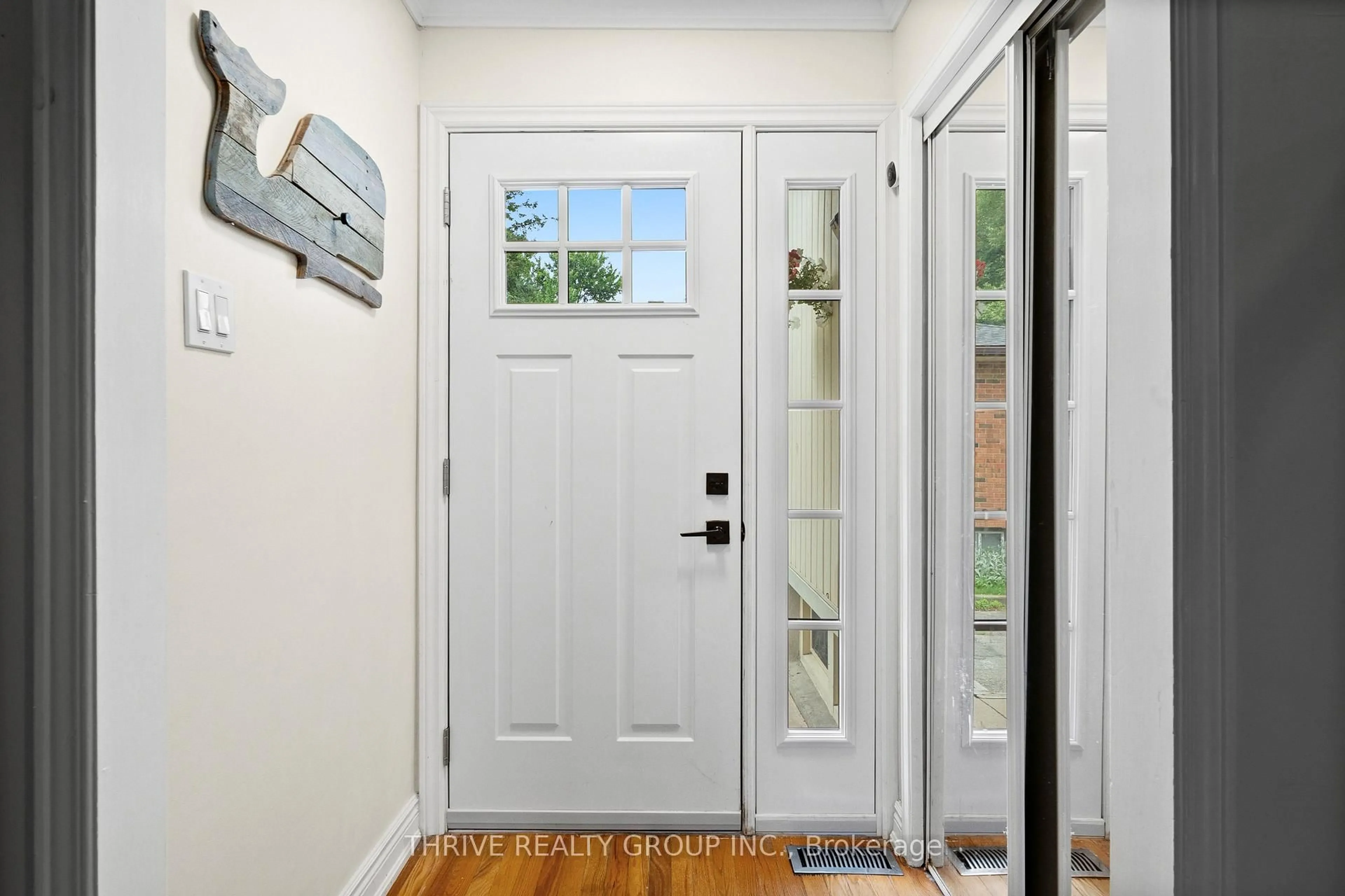 Indoor entryway for 58 HARCROFT Cres, London South Ontario N6C 3A1