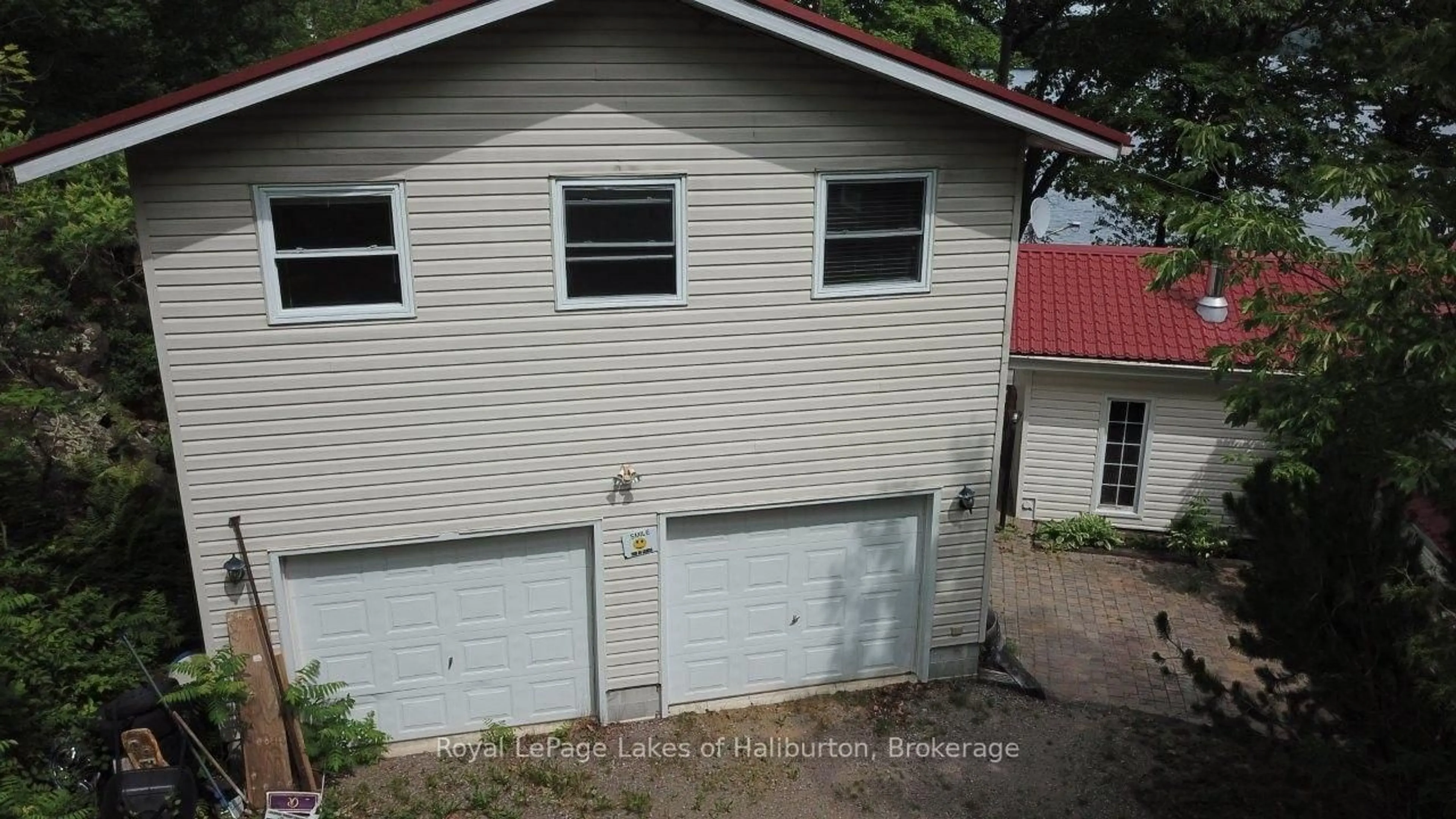A pic from outside/outdoor area/front of a property/back of a property/a pic from drone, building for 3040 Haliburton Lake Rd, Dysart et al Ontario K0M 1S0