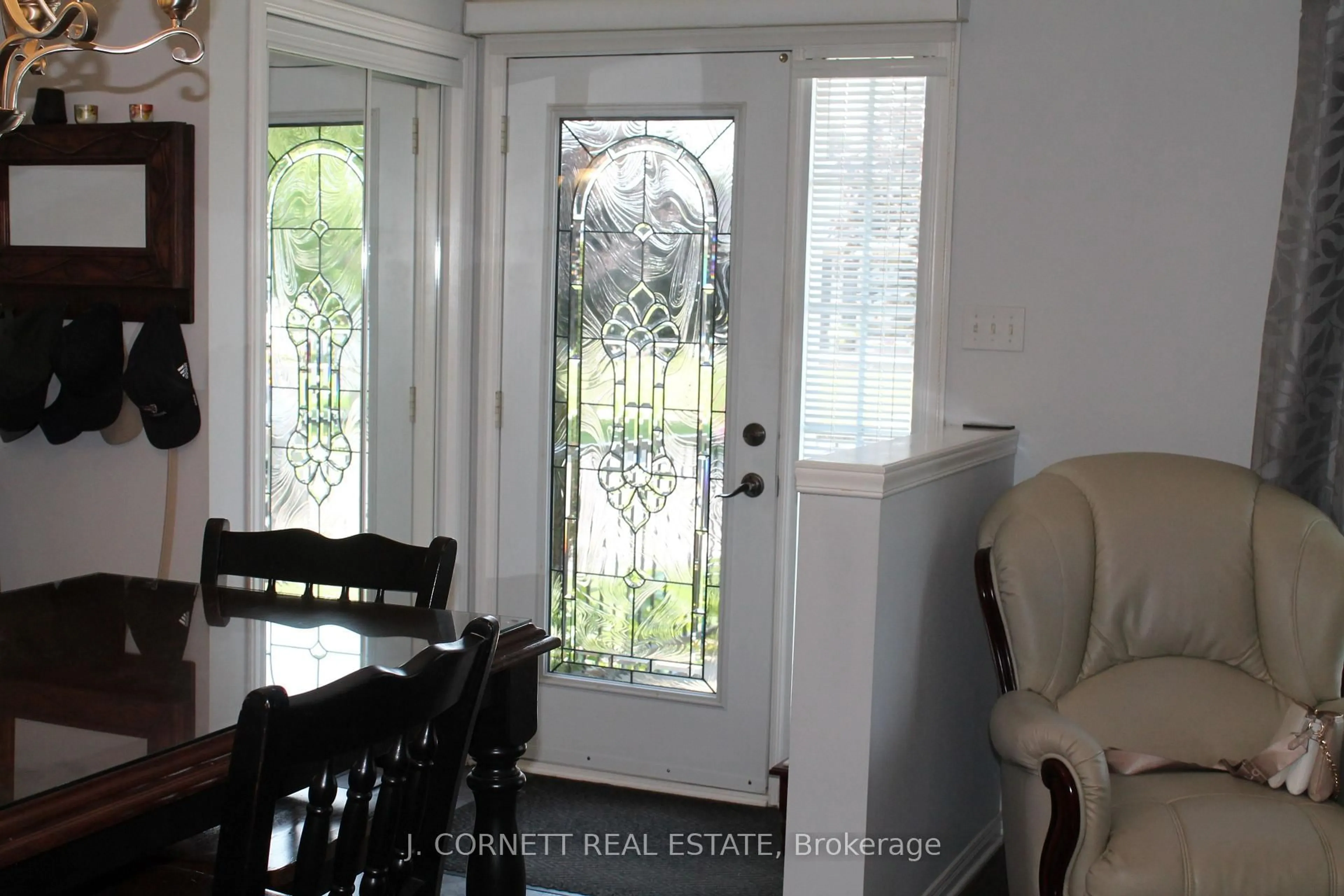 Indoor entryway for 132 Dunbar Ave, Cornwall Ontario K6H 7P4