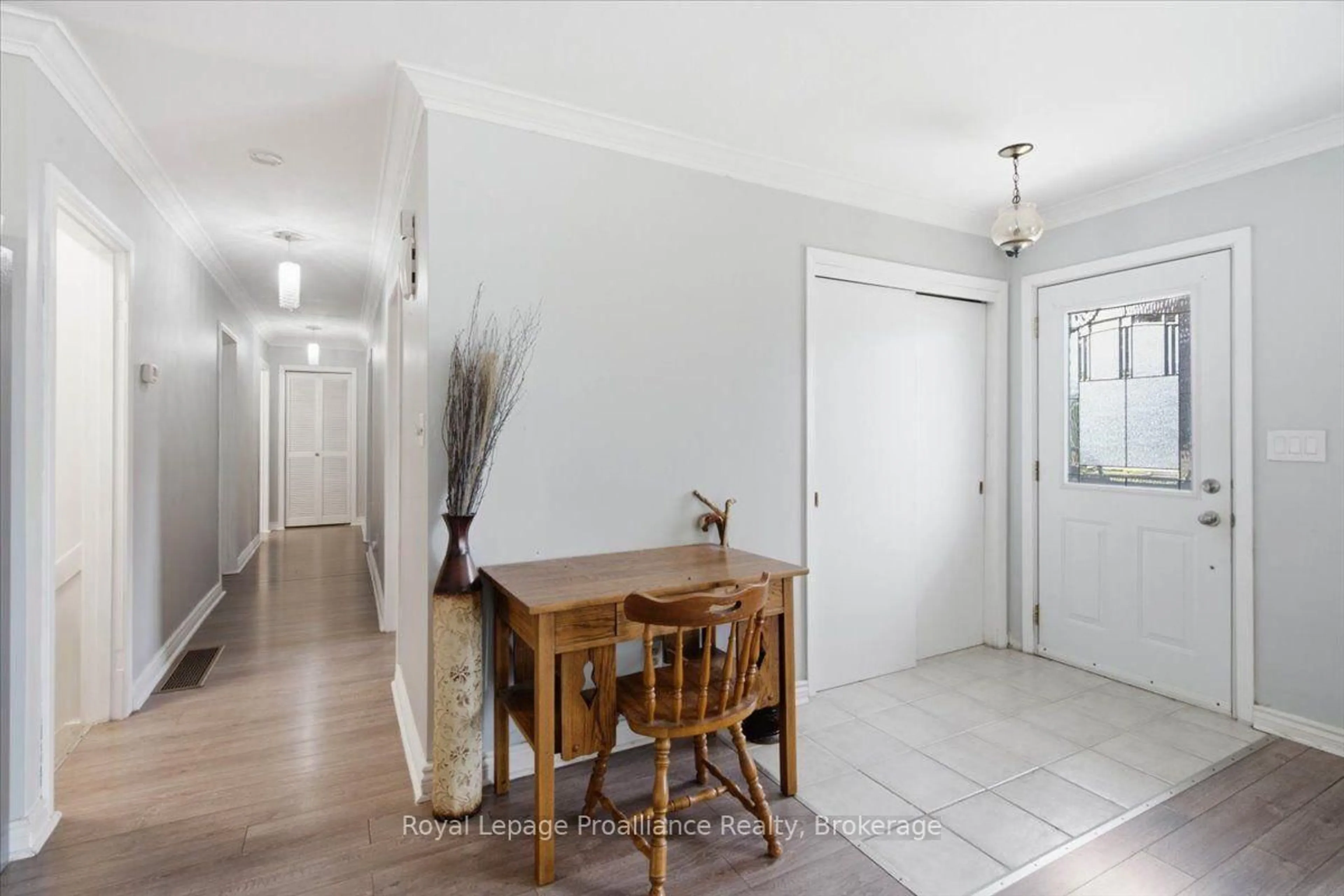 Indoor entryway for 178 Riverside Pkwy, Hastings Ontario K0K 2C0