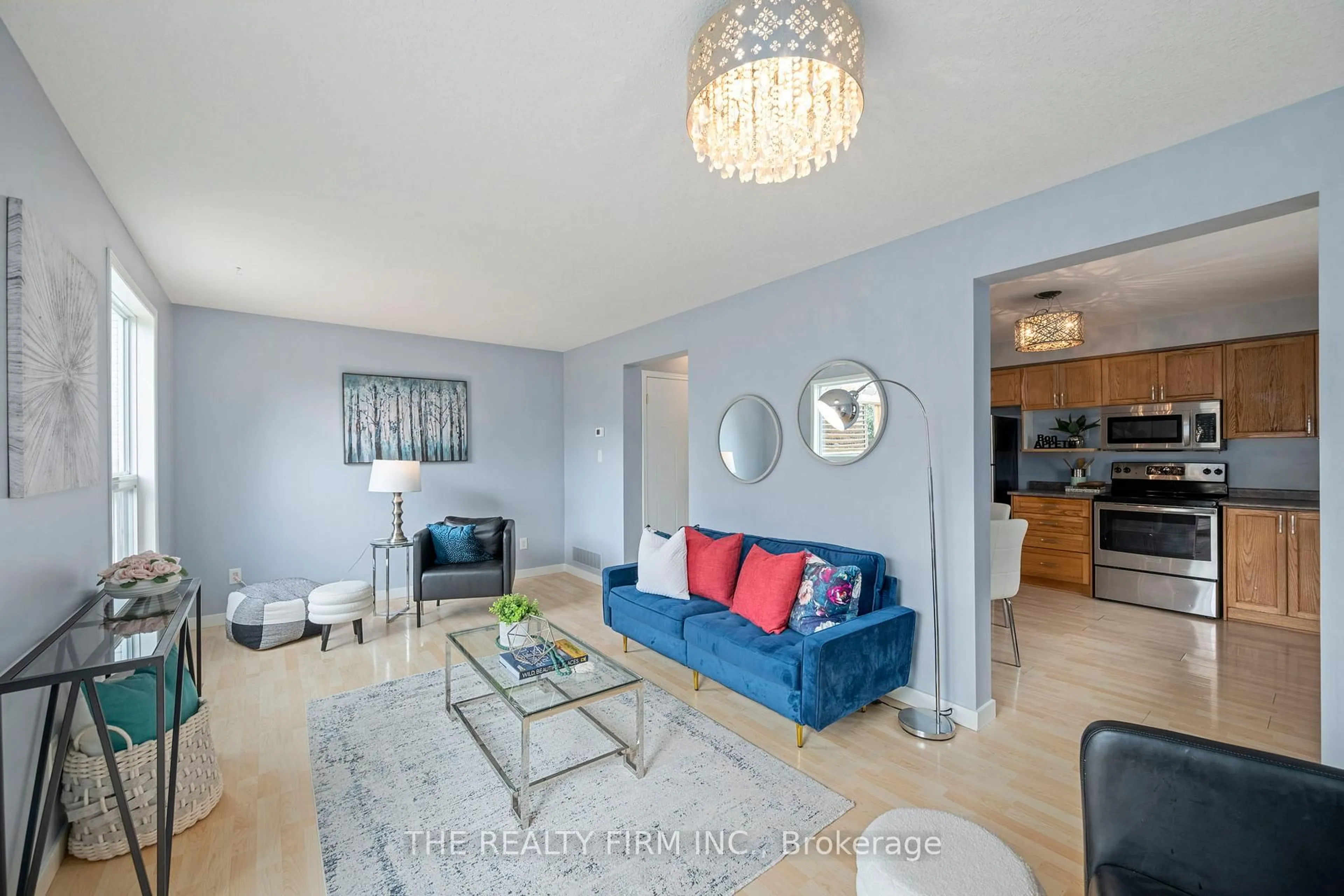 Living room with furniture, unknown for 567 Fieldgate Circ, London East Ontario N5V 5G1