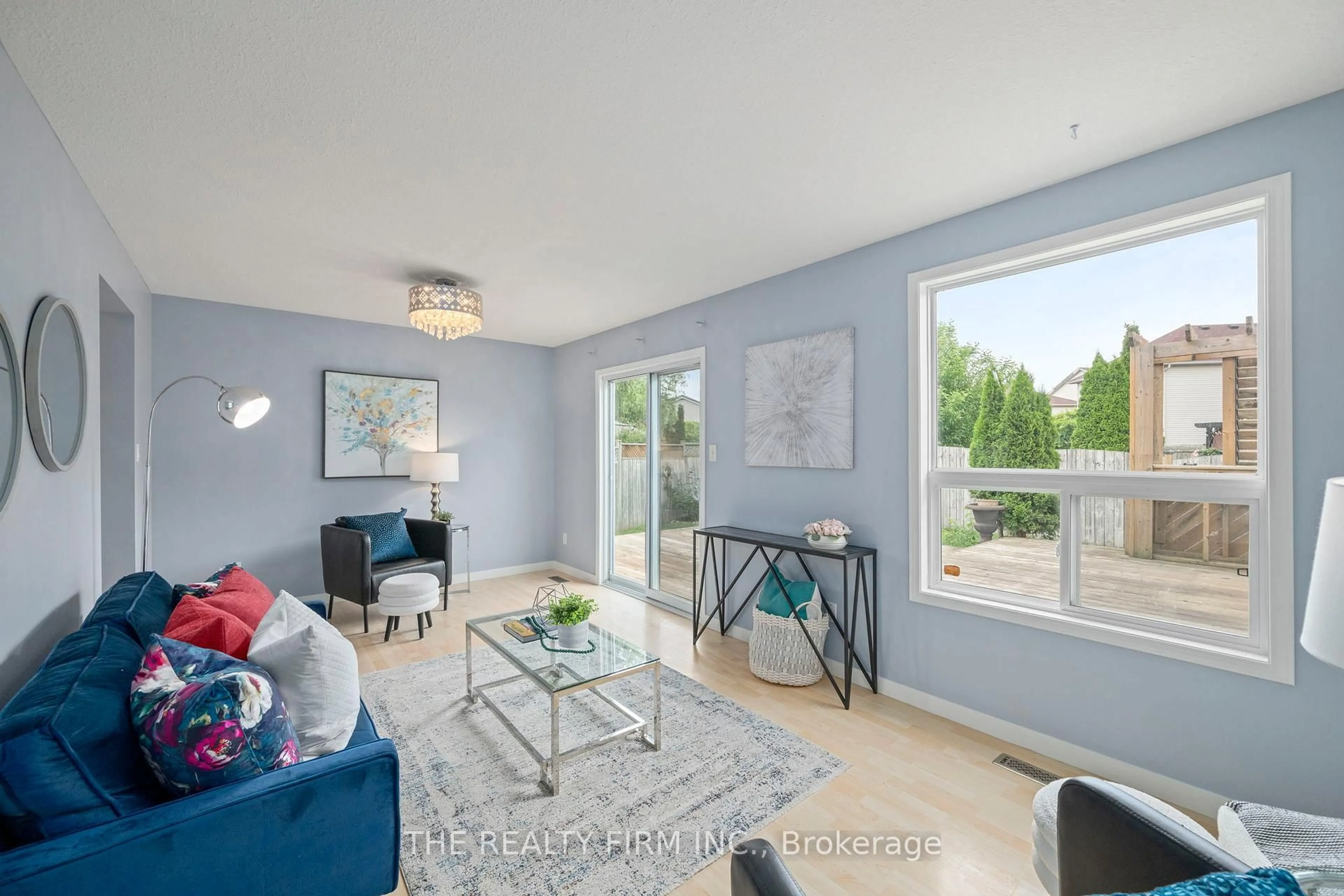 Living room with furniture, unknown for 567 Fieldgate Circ, London East Ontario N5V 5G1