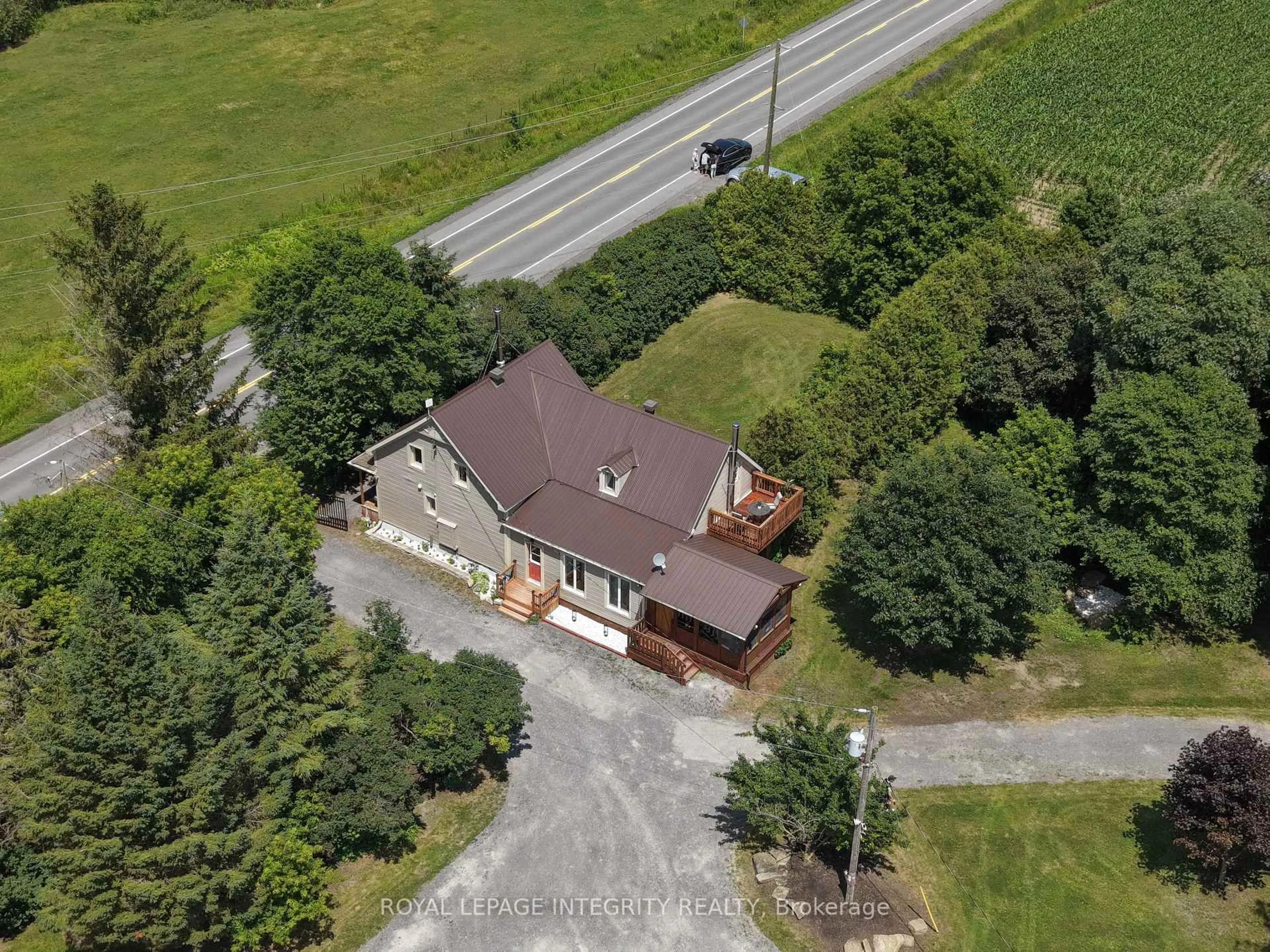A pic from outside/outdoor area/front of a property/back of a property/a pic from drone, unknown for 1550 County Rd 2 Rd, Alfred and Plantagenet Ontario K0B 1C0