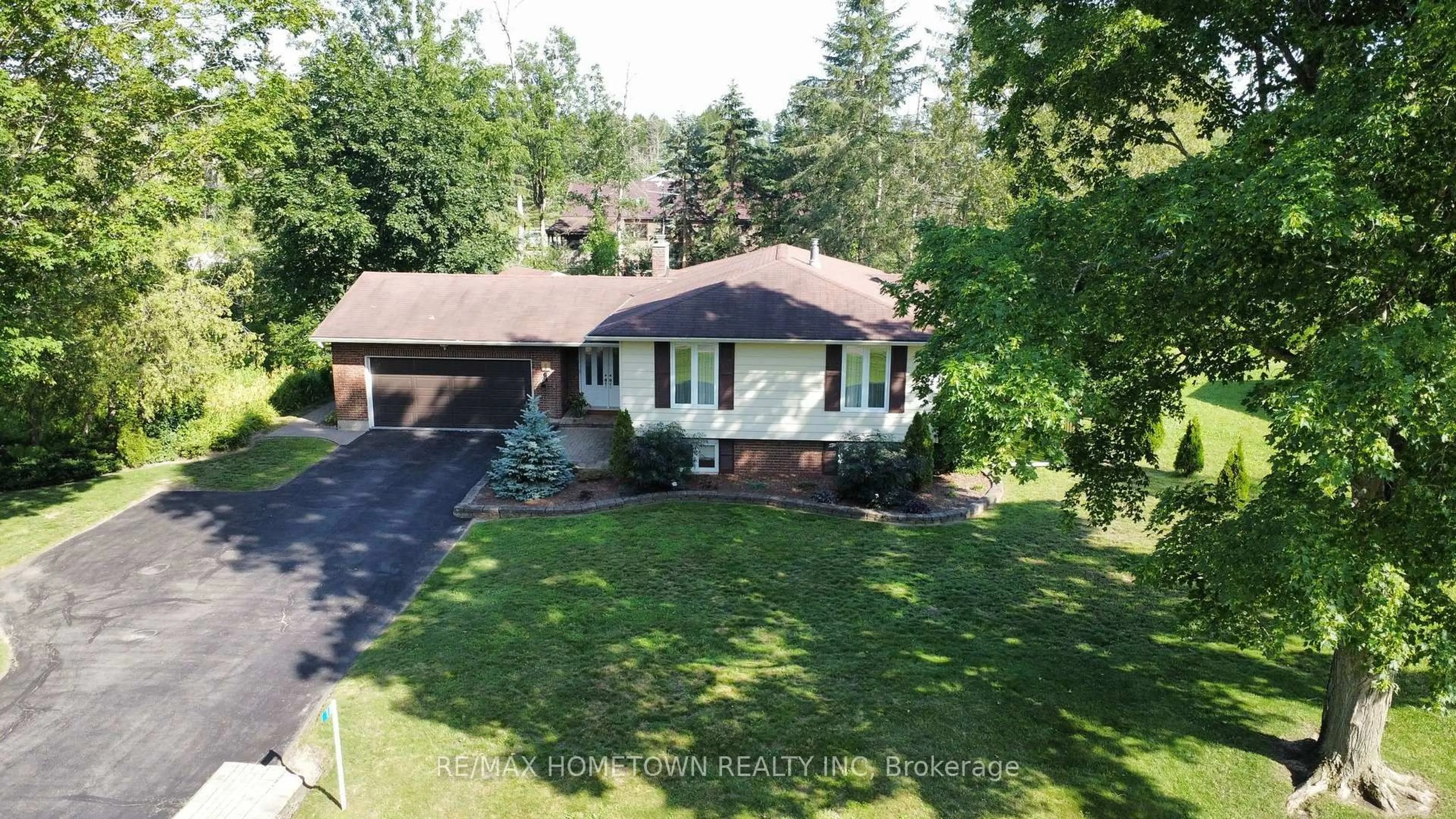A pic from outside/outdoor area/front of a property/back of a property/a pic from drone, street for 1 Meikle Dr, Augusta Ontario K0E 1P0