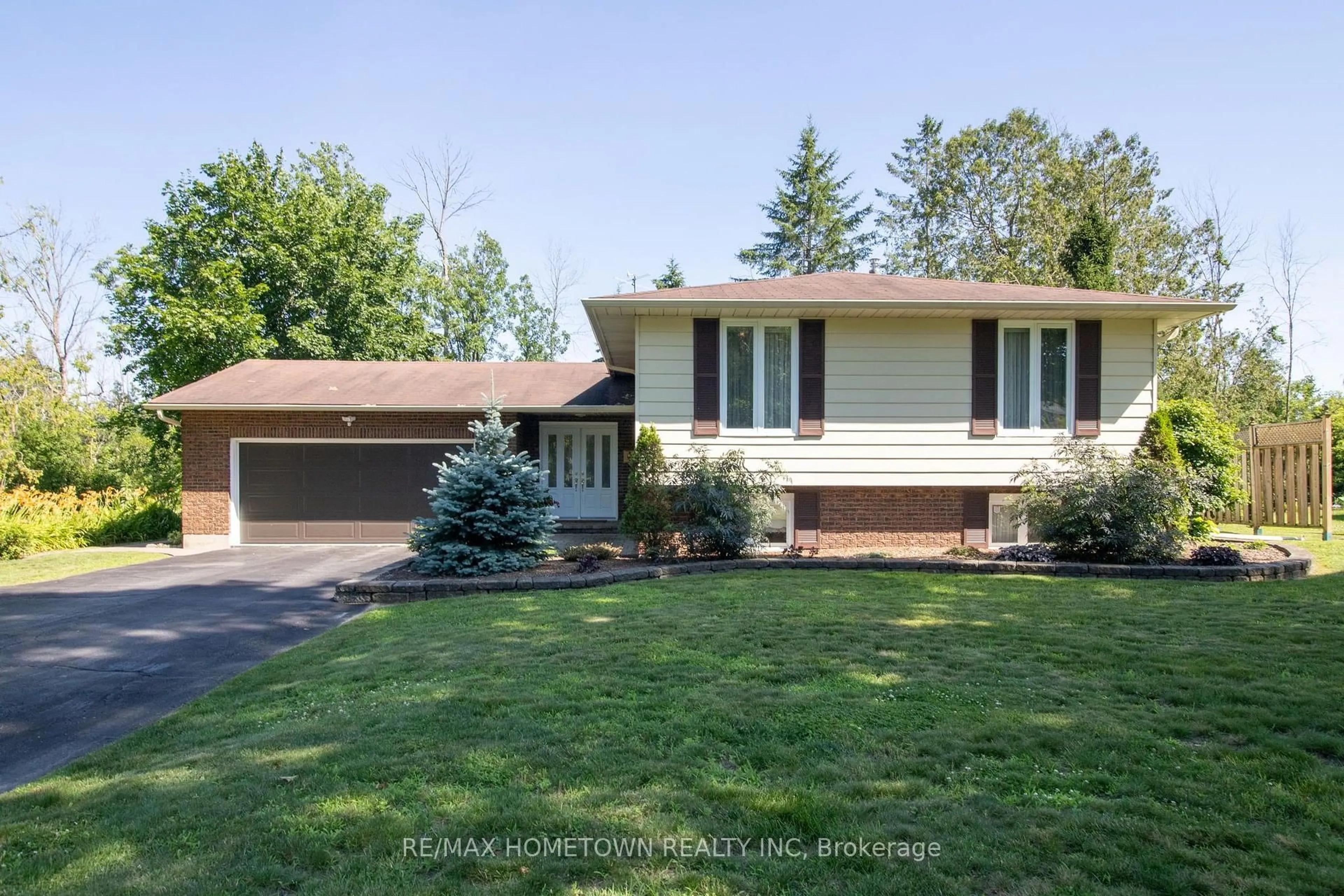 Home with vinyl exterior material, street for 1 Meikle Dr, Augusta Ontario K0E 1P0