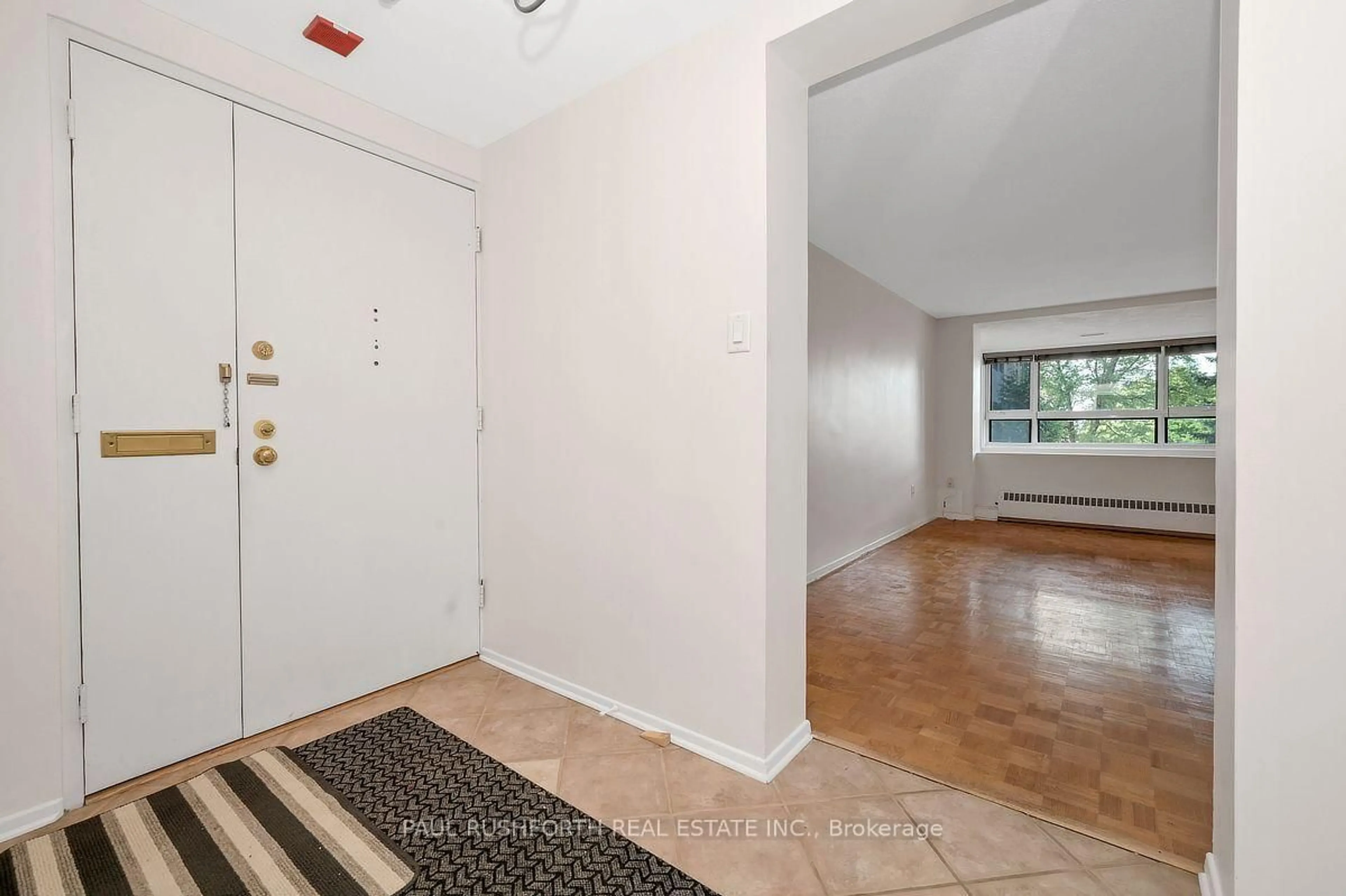 Indoor entryway for 1356 Meadowlands Dr #201, Ottawa Ontario K2E 6K6