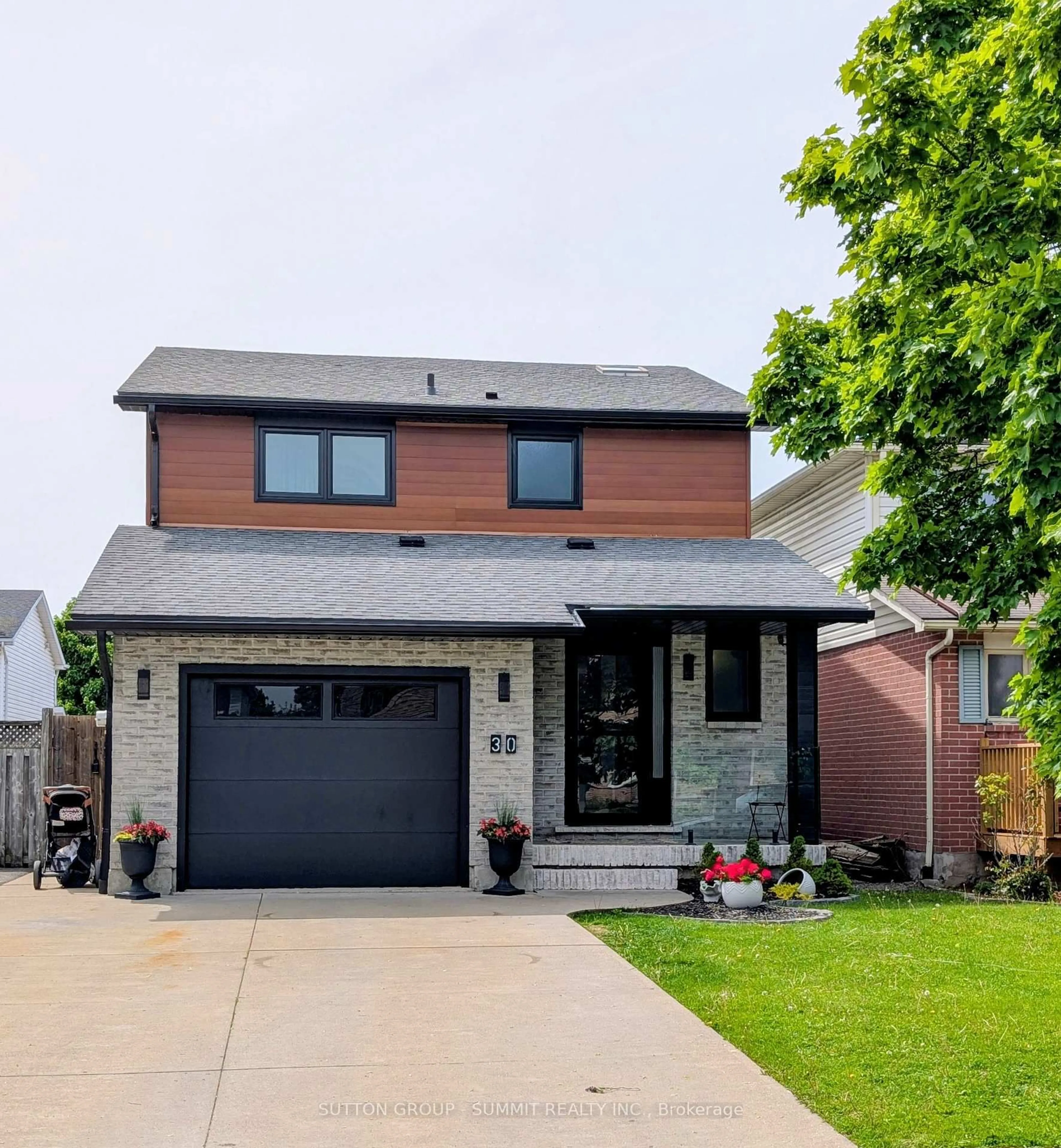 Home with brick exterior material, street for 30 BUCHANAN Cres, Thorold Ontario L2V 4M5