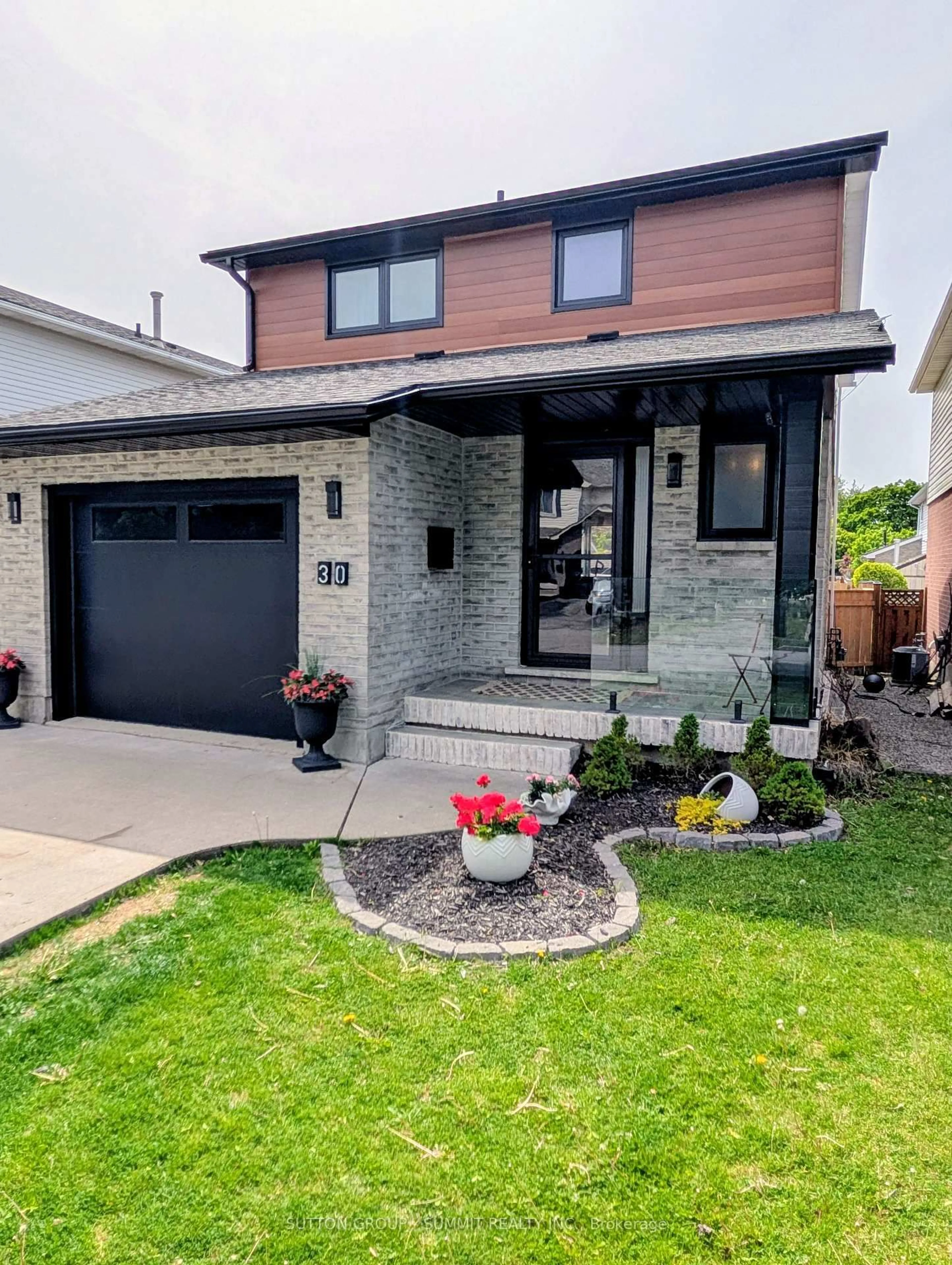 Home with brick exterior material, street for 30 BUCHANAN Cres, Thorold Ontario L2V 4M5