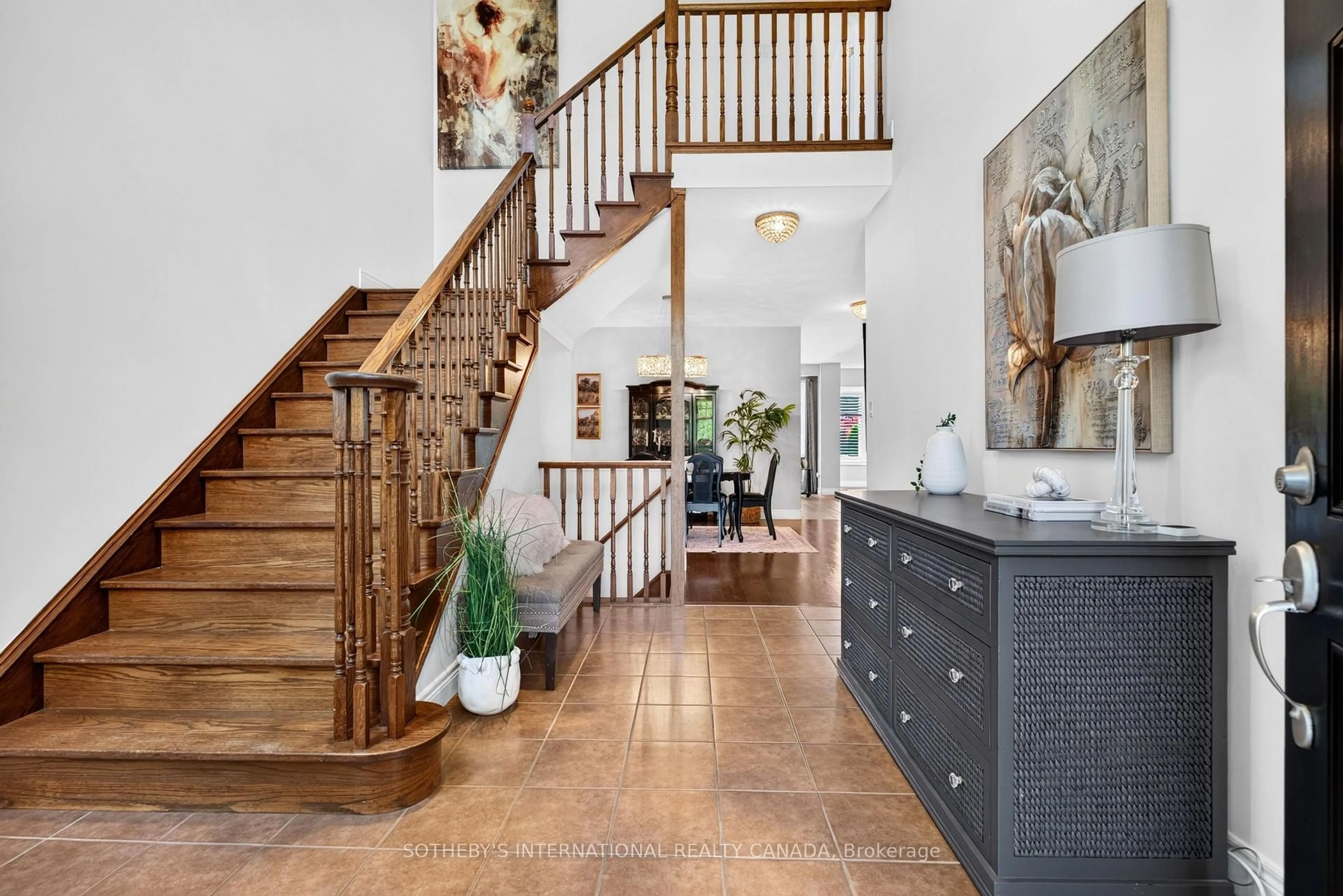 Indoor entryway for 39 Maplevale Dr, Hamilton Ontario L9G 0C3