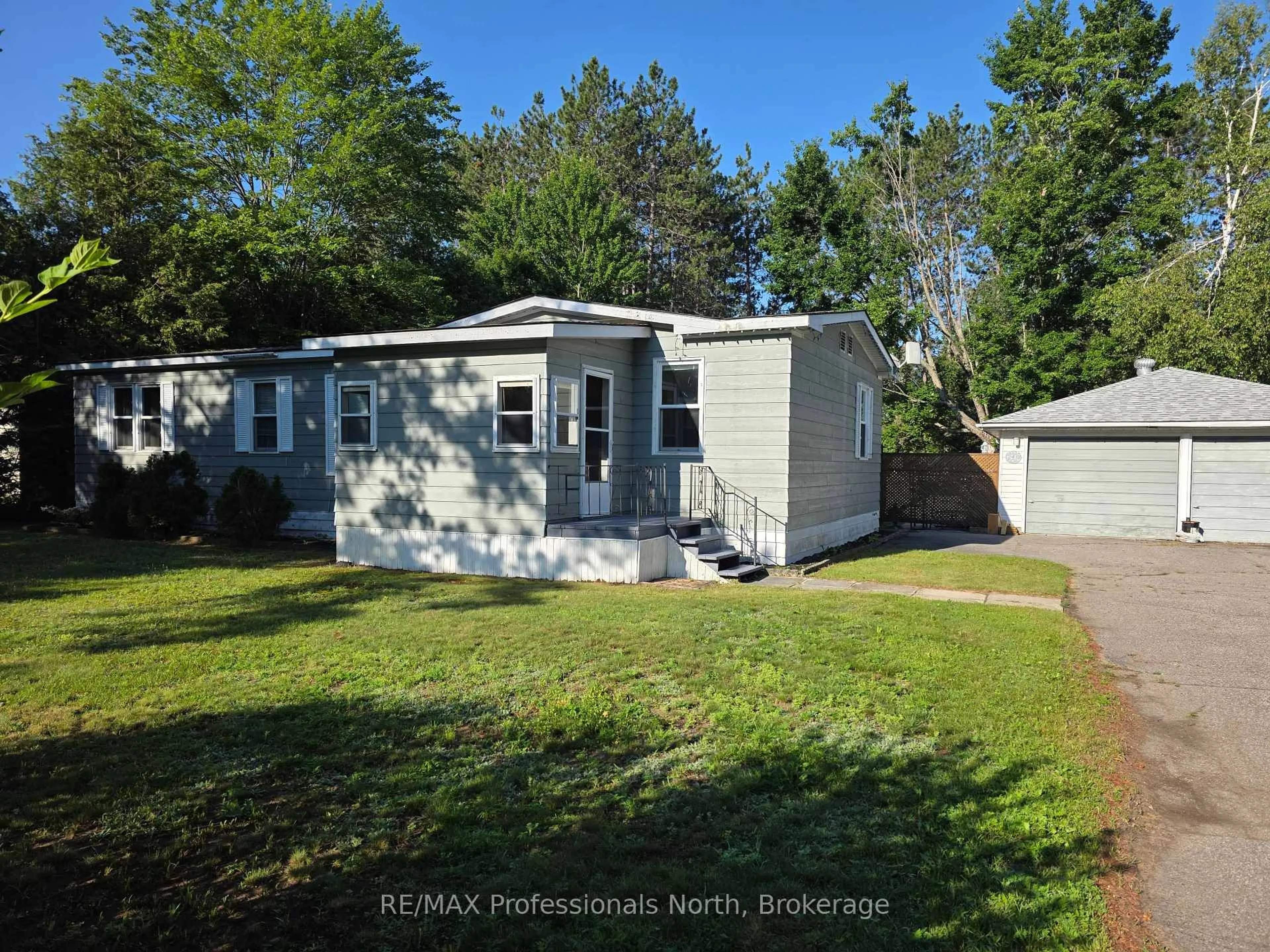 A pic from outside/outdoor area/front of a property/back of a property/a pic from drone, unknown for 1024 Lutterworth Pines Rd, Minden Hills Ontario K0M 2K0