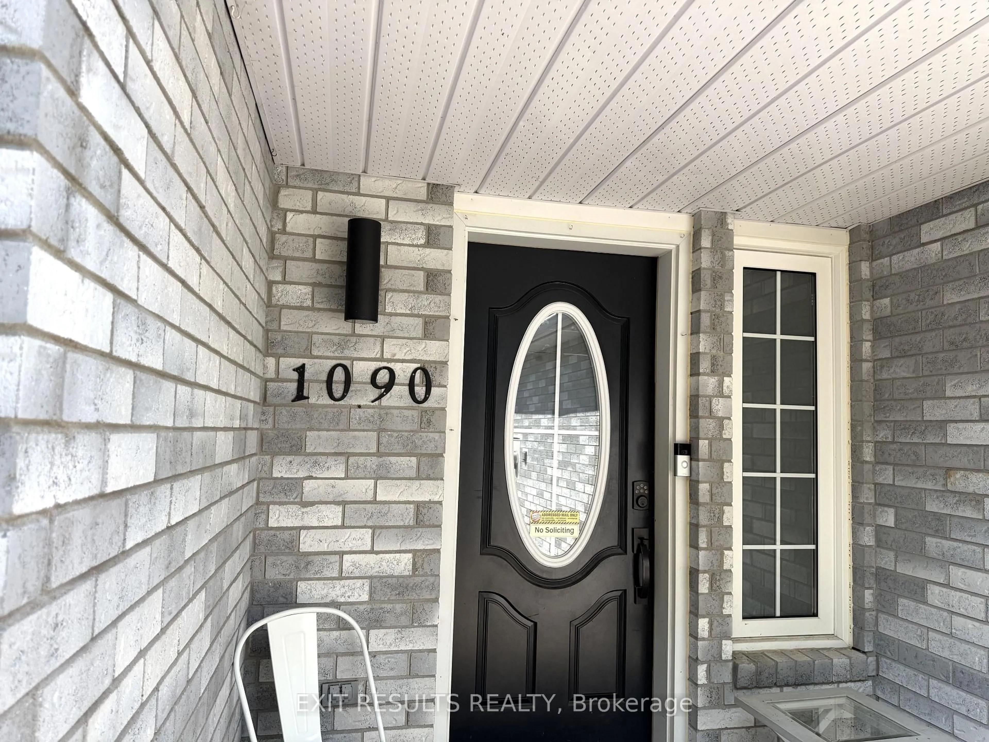 Indoor entryway for 1090 DIANNE Ave, Clarence-Rockland Ontario K4K 1G7