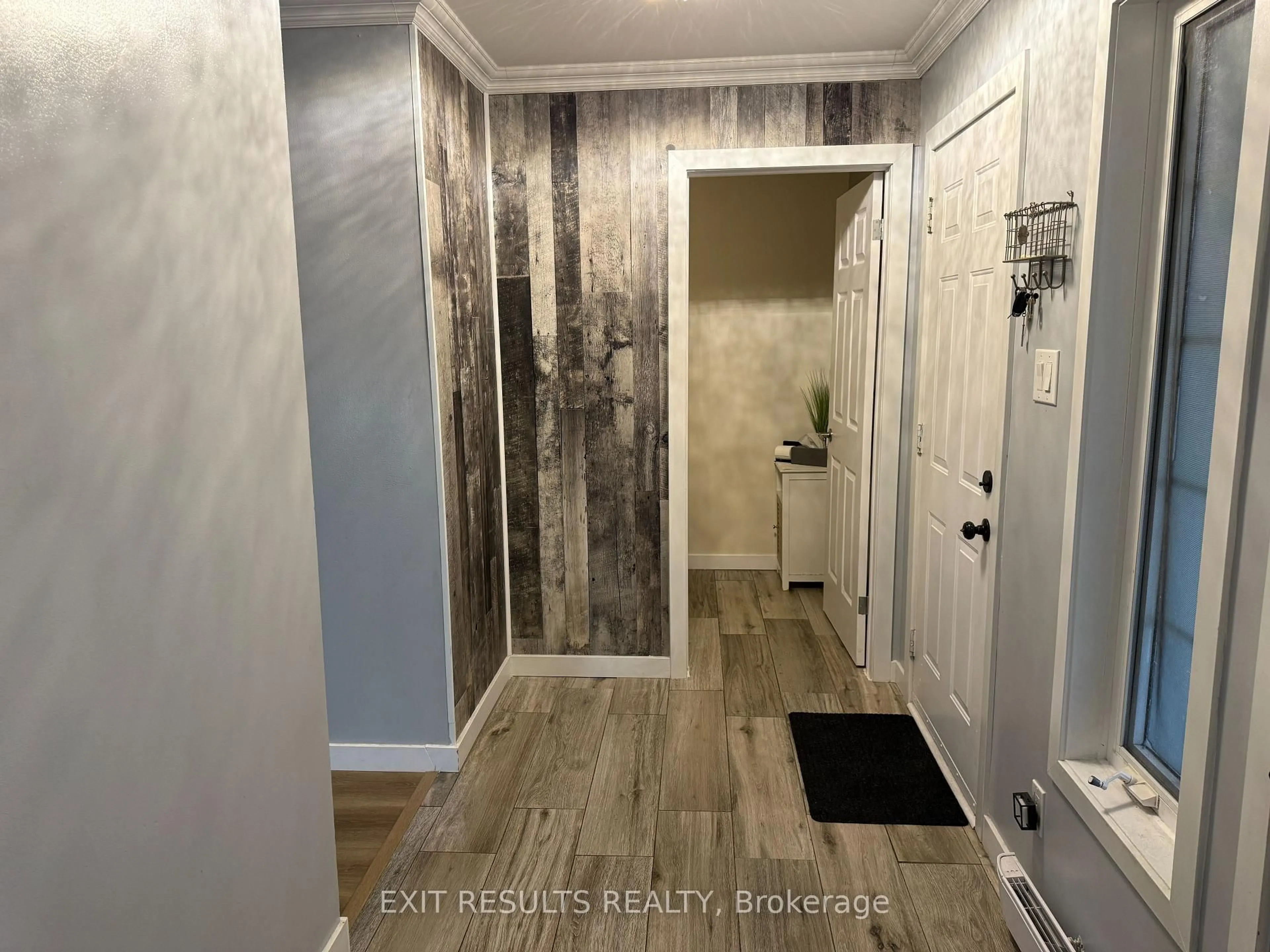 Indoor entryway for 1090 DIANNE Ave, Clarence-Rockland Ontario K4K 1G7