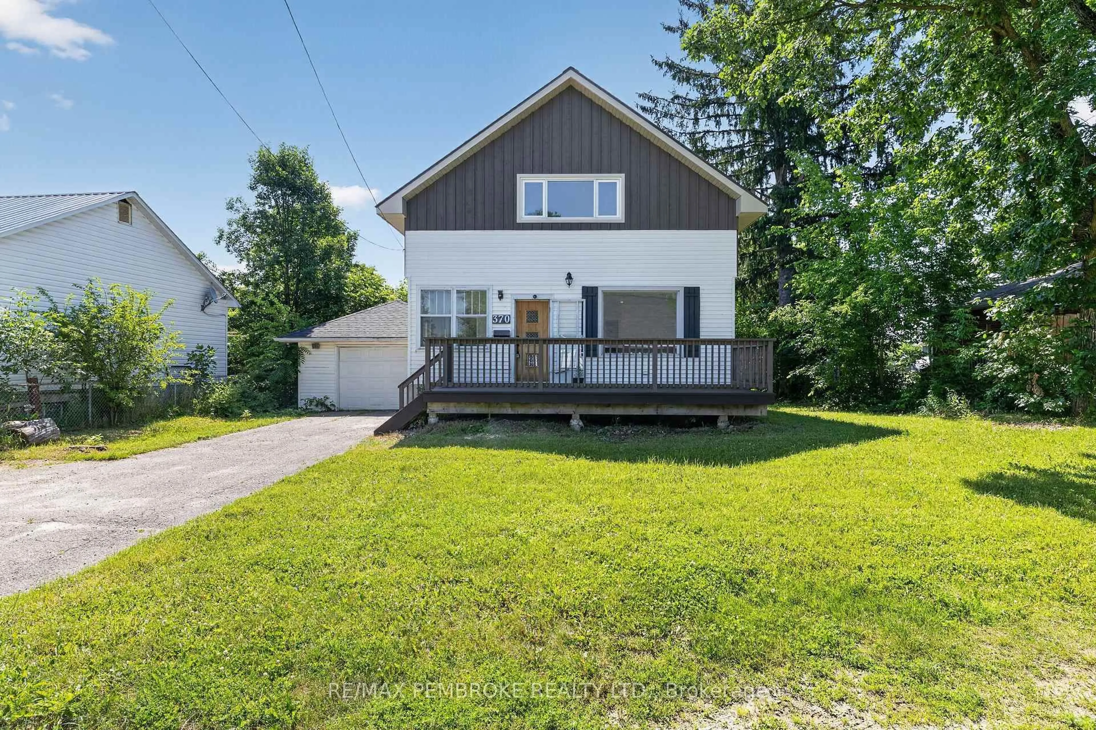 A pic from outside/outdoor area/front of a property/back of a property/a pic from drone, street for 370 Carmody St, Pembroke Ontario K8A 4G2