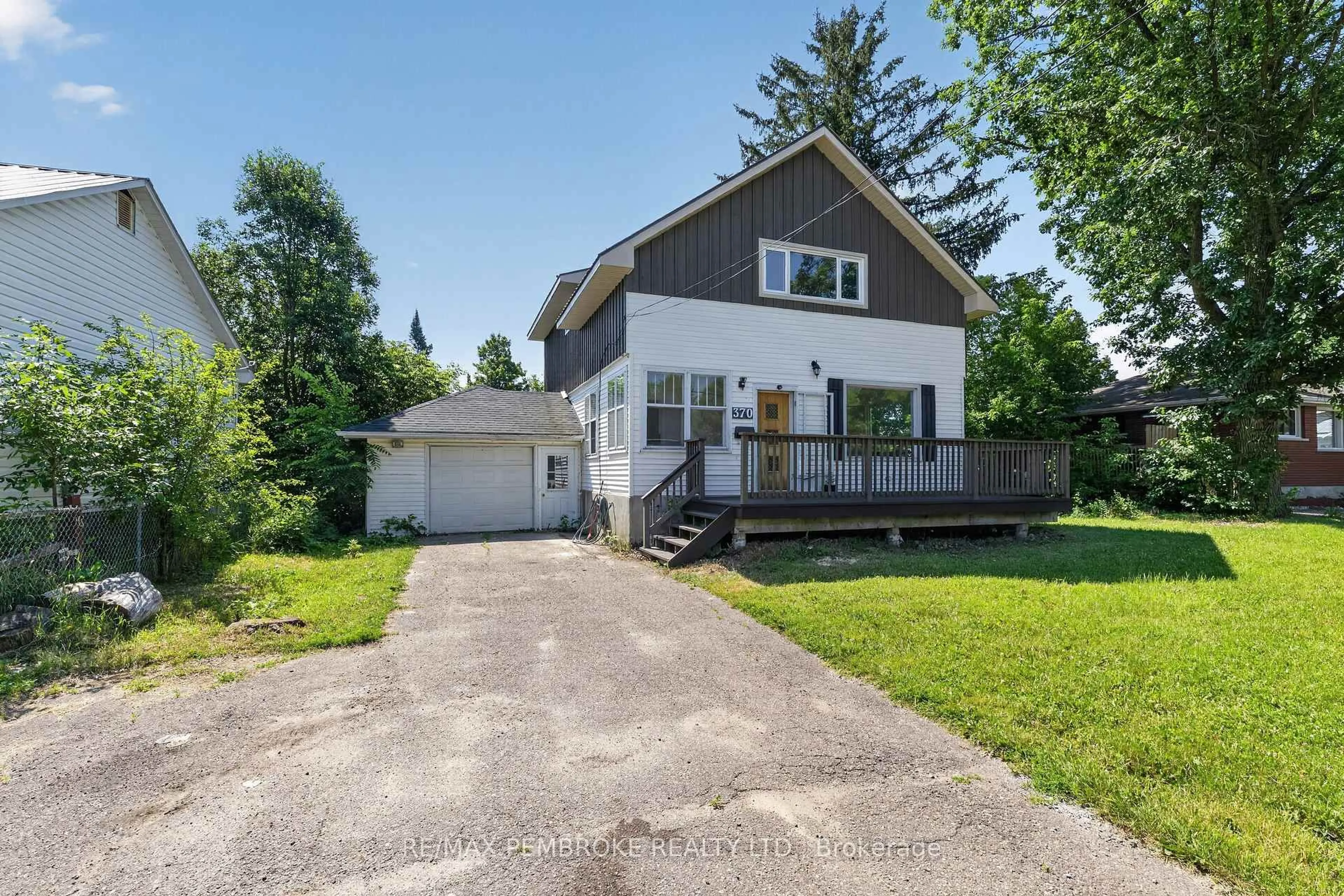 A pic from outside/outdoor area/front of a property/back of a property/a pic from drone, street for 370 Carmody St, Pembroke Ontario K8A 4G2