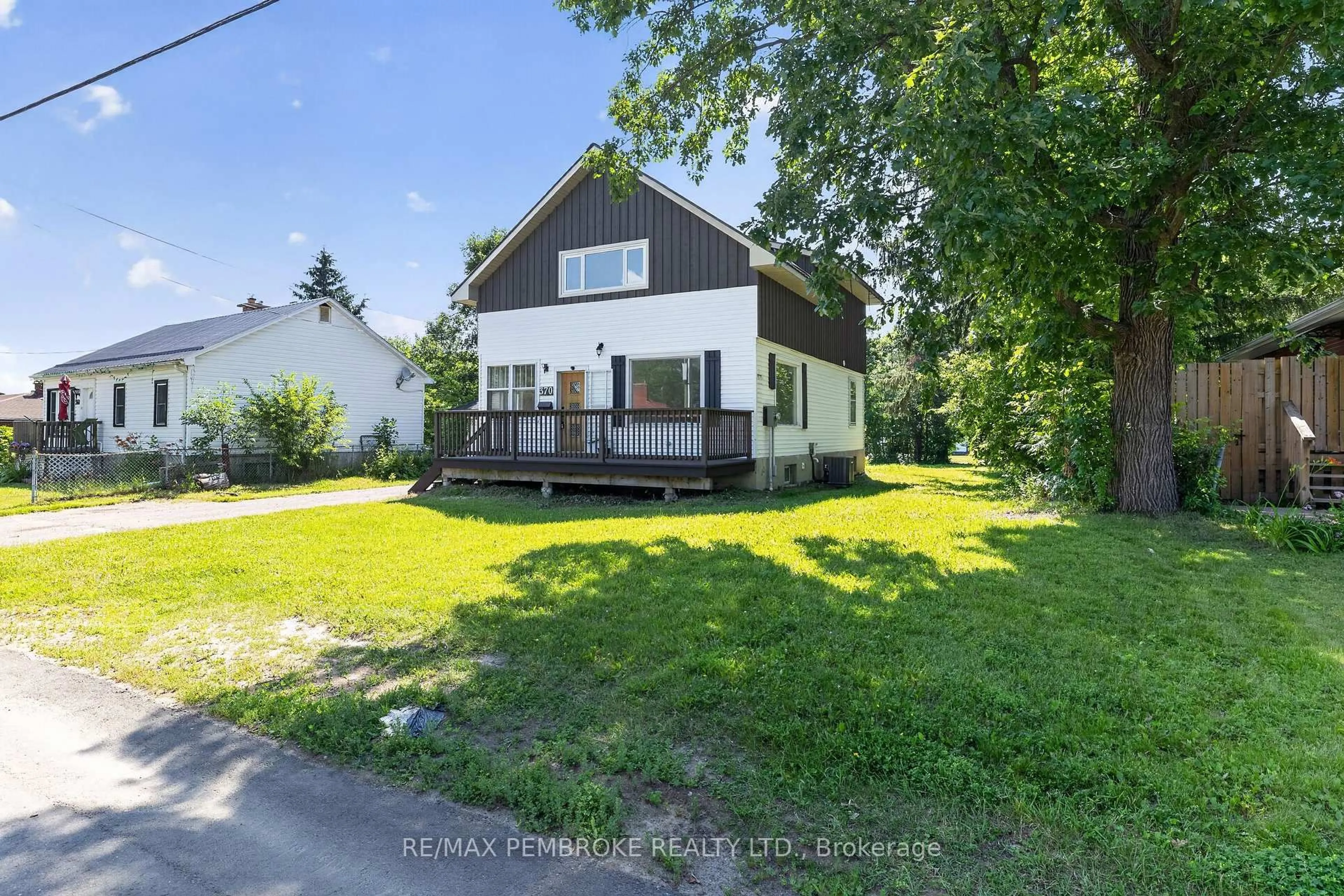 A pic from outside/outdoor area/front of a property/back of a property/a pic from drone, street for 370 Carmody St, Pembroke Ontario K8A 4G2