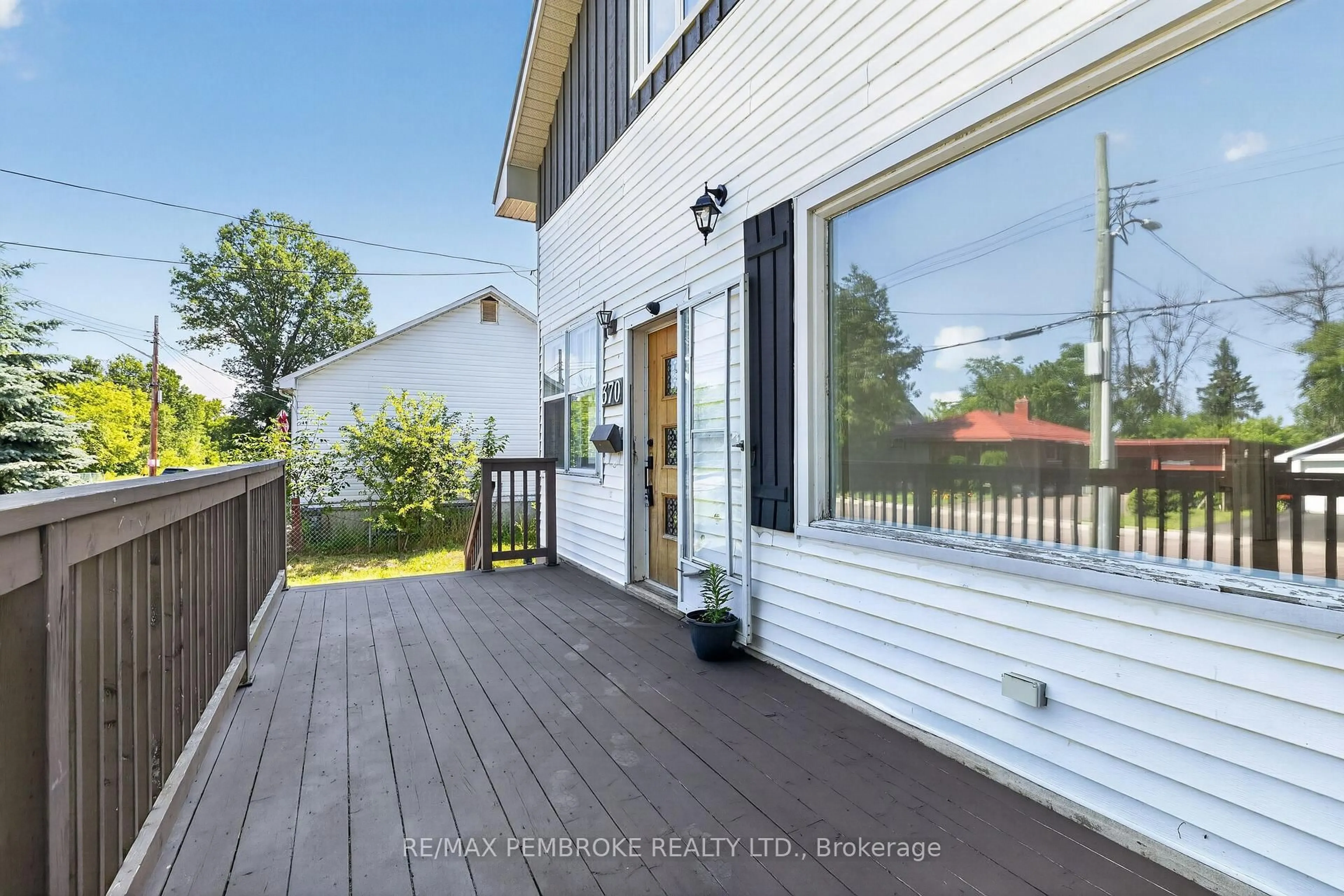 Patio, street for 370 Carmody St, Pembroke Ontario K8A 4G2