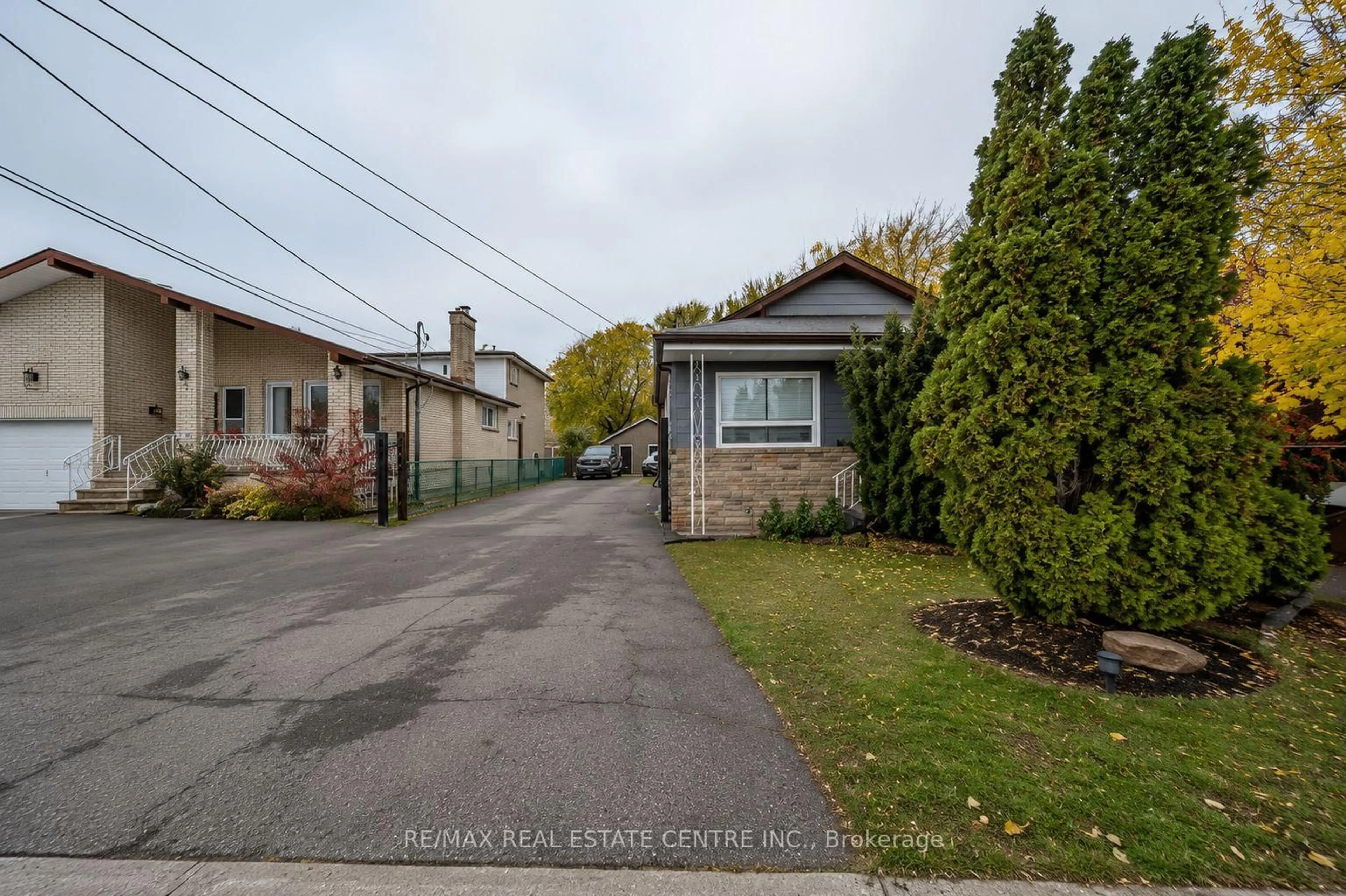 A pic from outside/outdoor area/front of a property/back of a property/a pic from drone, street for 191 Margaret Ave, Hamilton Ontario L8E 2H6