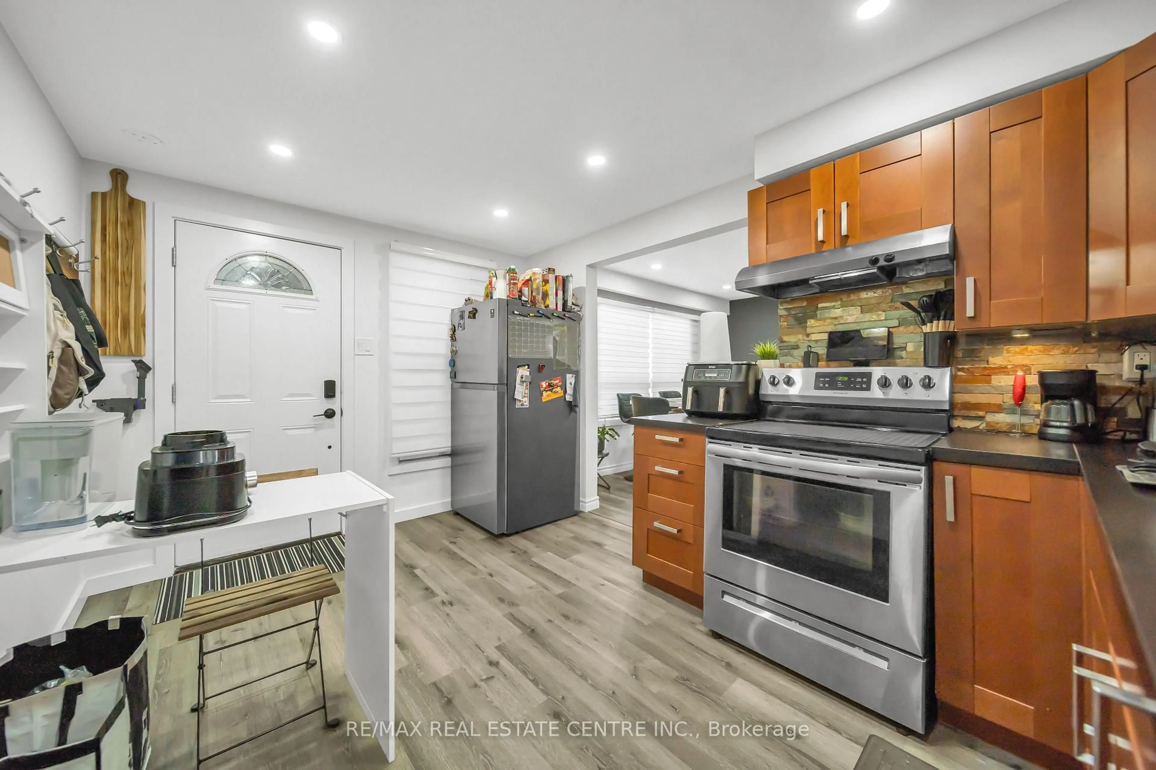 Open concept kitchen, unknown for 191 Margaret Ave, Hamilton Ontario L8E 2H6