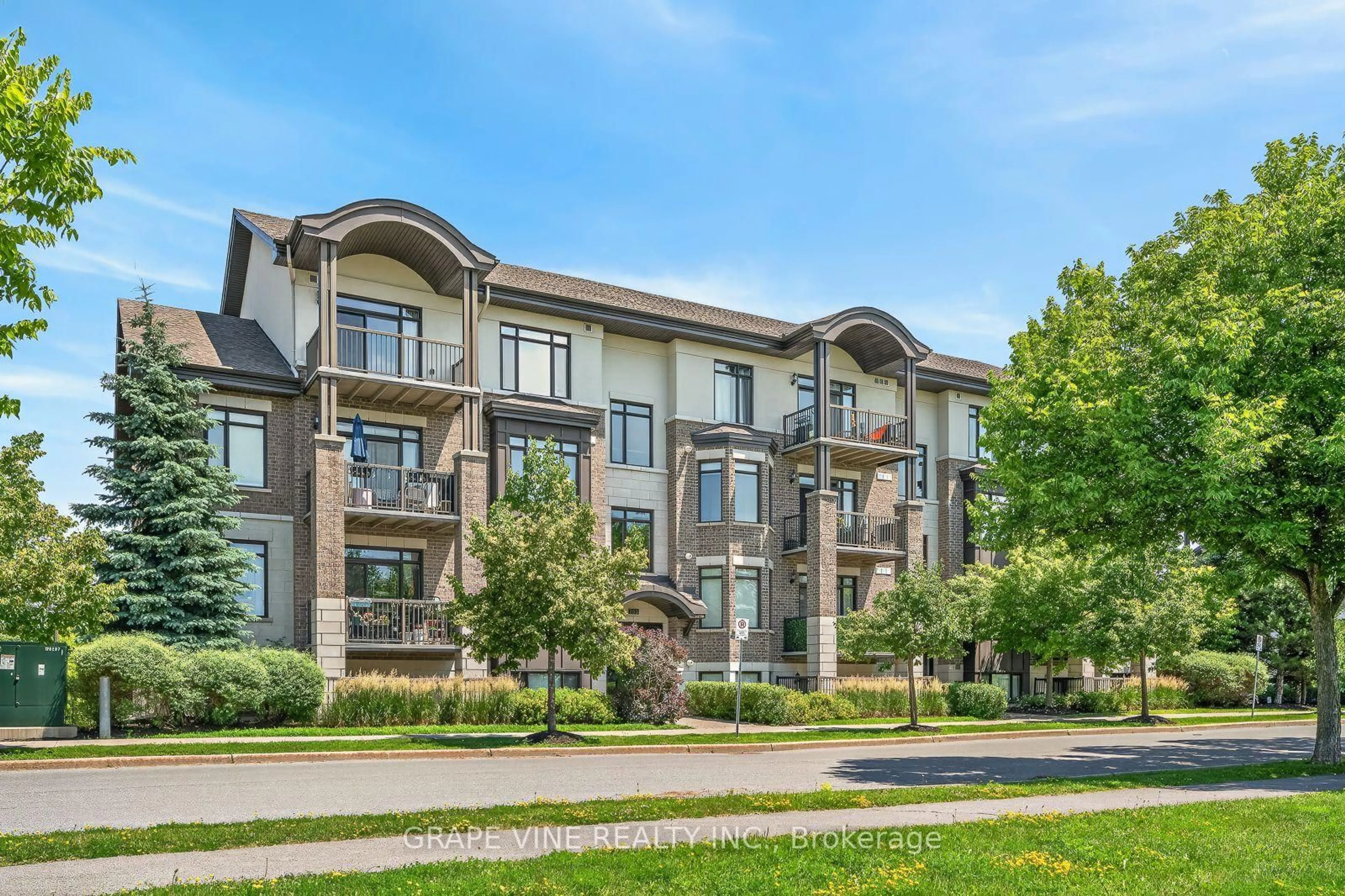 Unknown for 705 Beauparc Private #306, Ottawa Ontario K1J 0B6