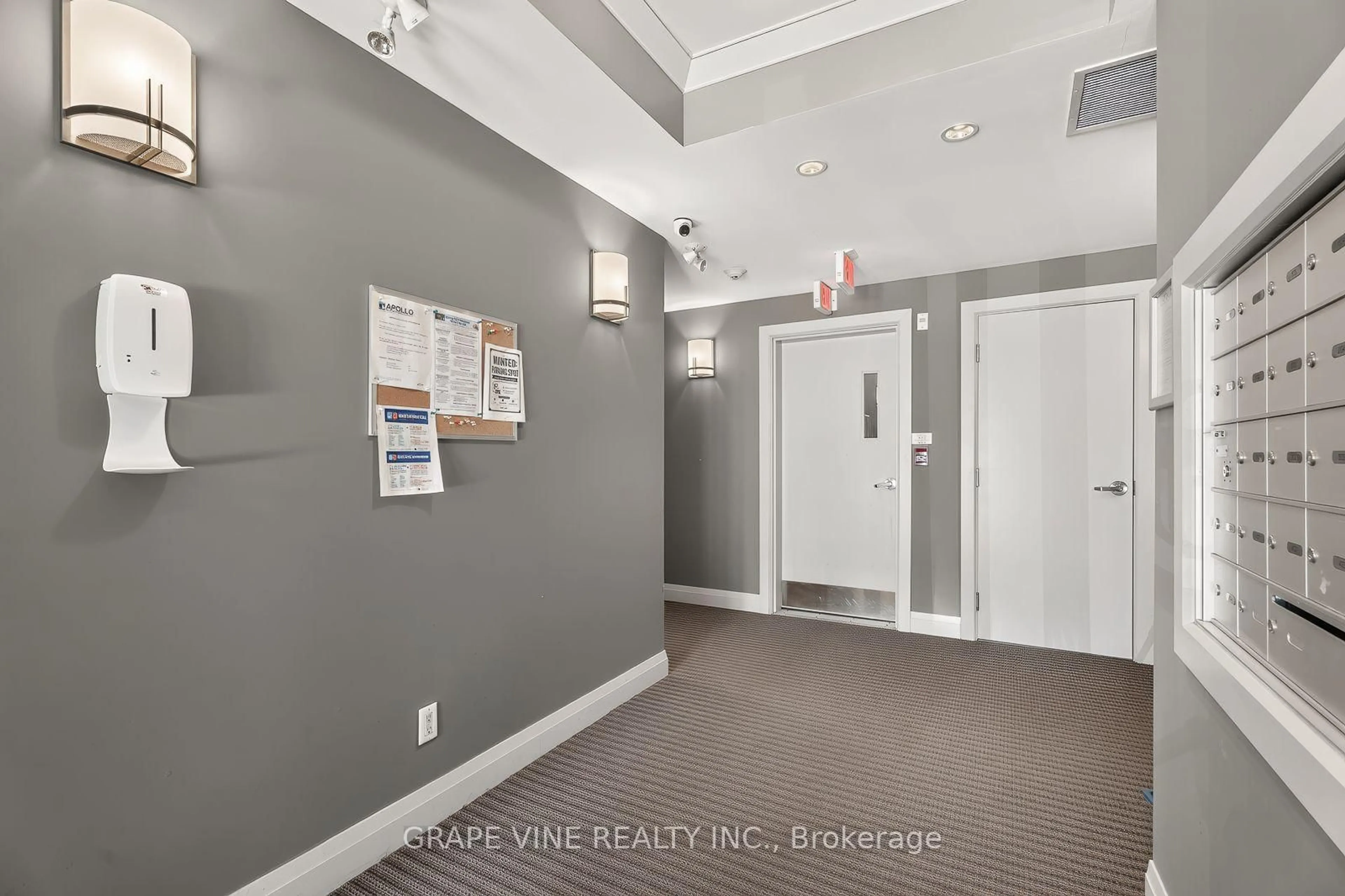 Indoor foyer for 705 Beauparc Private #306, Ottawa Ontario K1J 0B6
