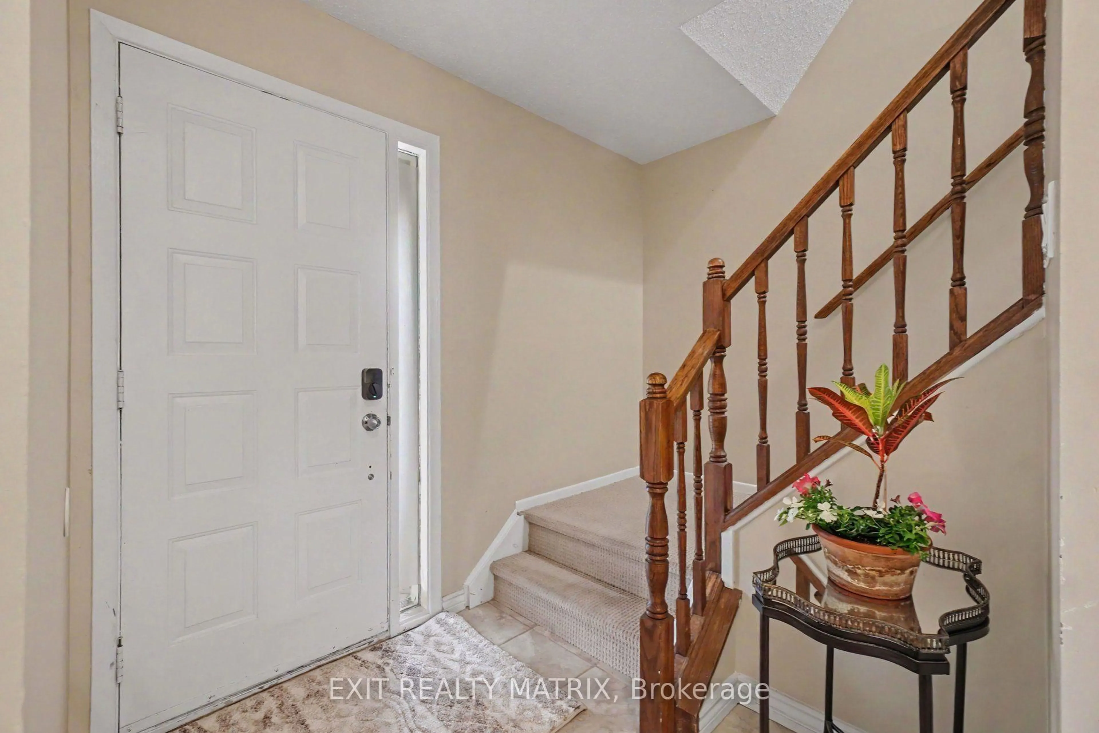 Indoor entryway for 30 Bartley Cres, Ottawa Ontario K2J 2J7