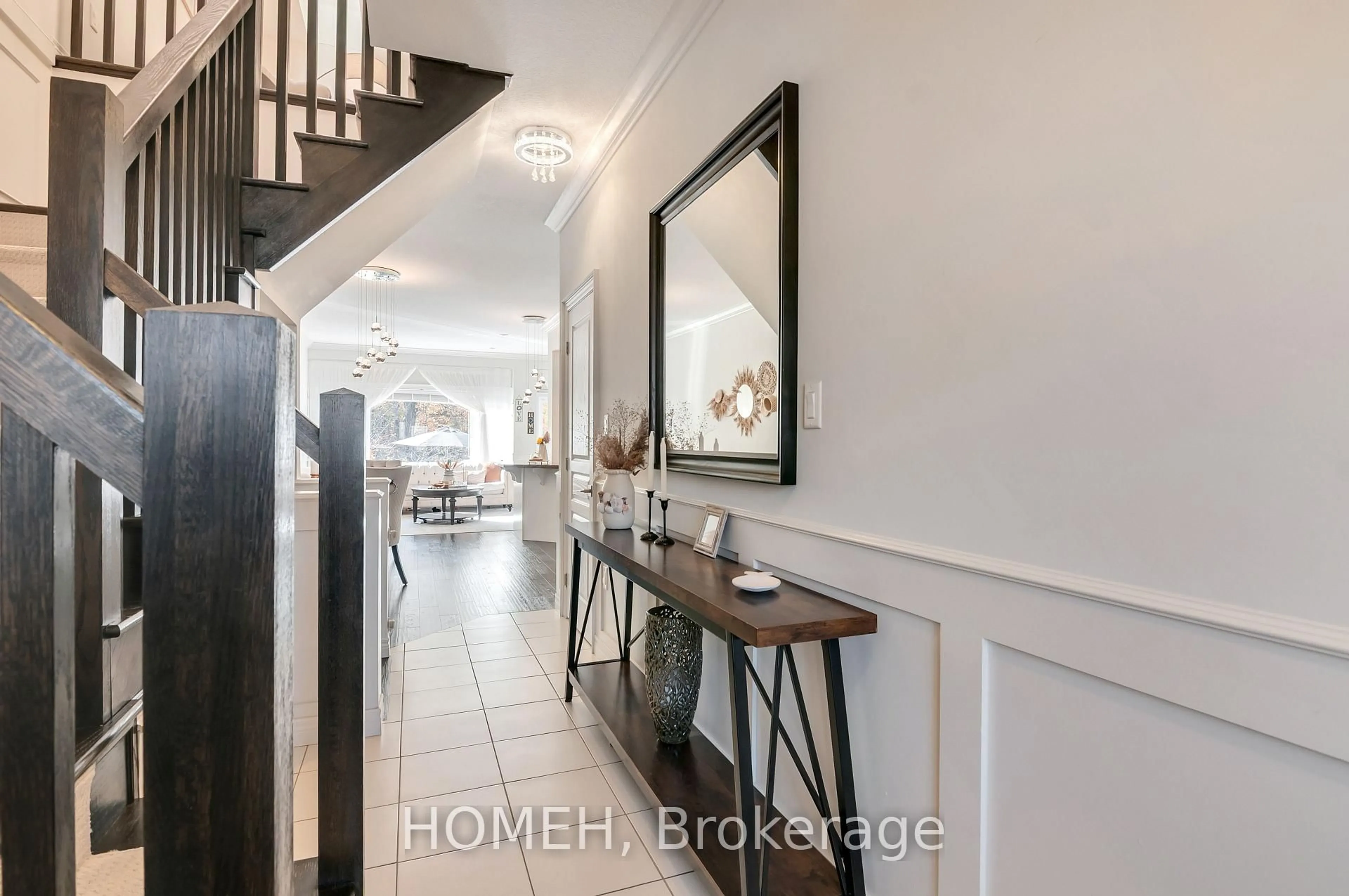Indoor entryway for 151 Kinsman Dr, Hamilton Ontario L0R 1C0
