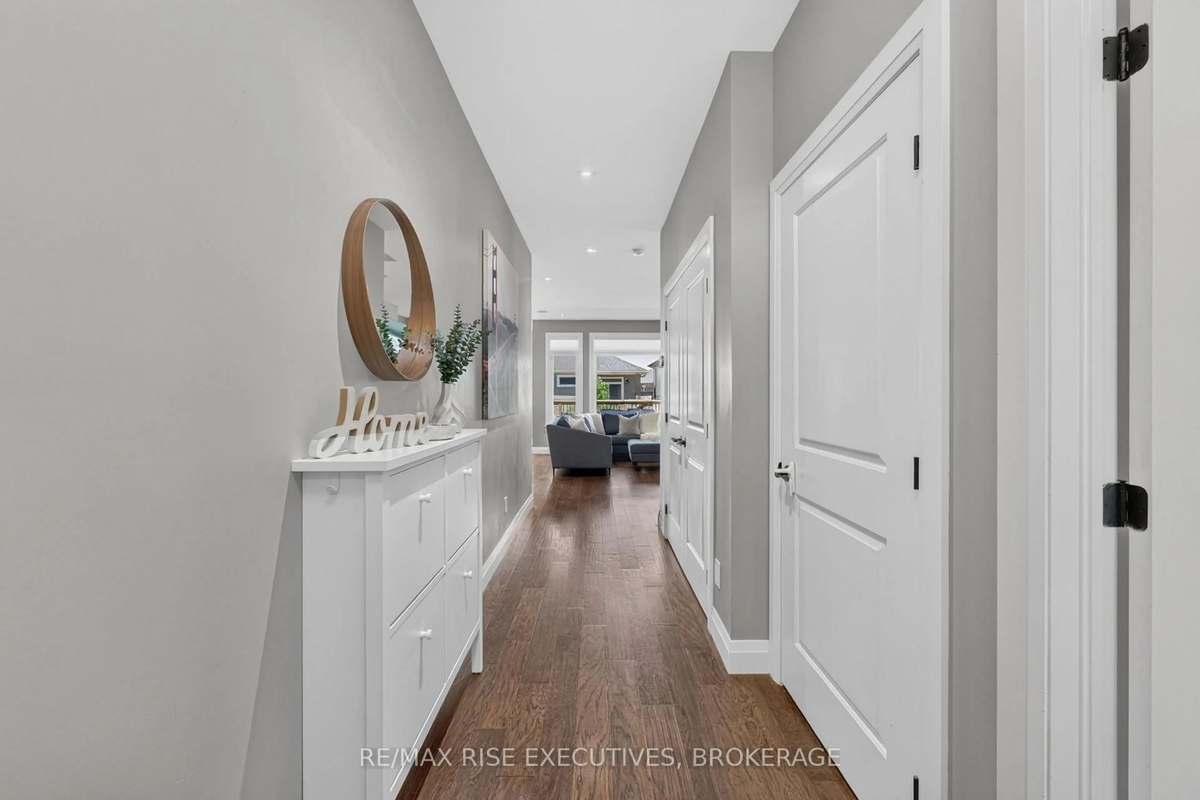 Indoor entryway for 1454 Evergreen Dr, Kingston Ontario K7P 0N1