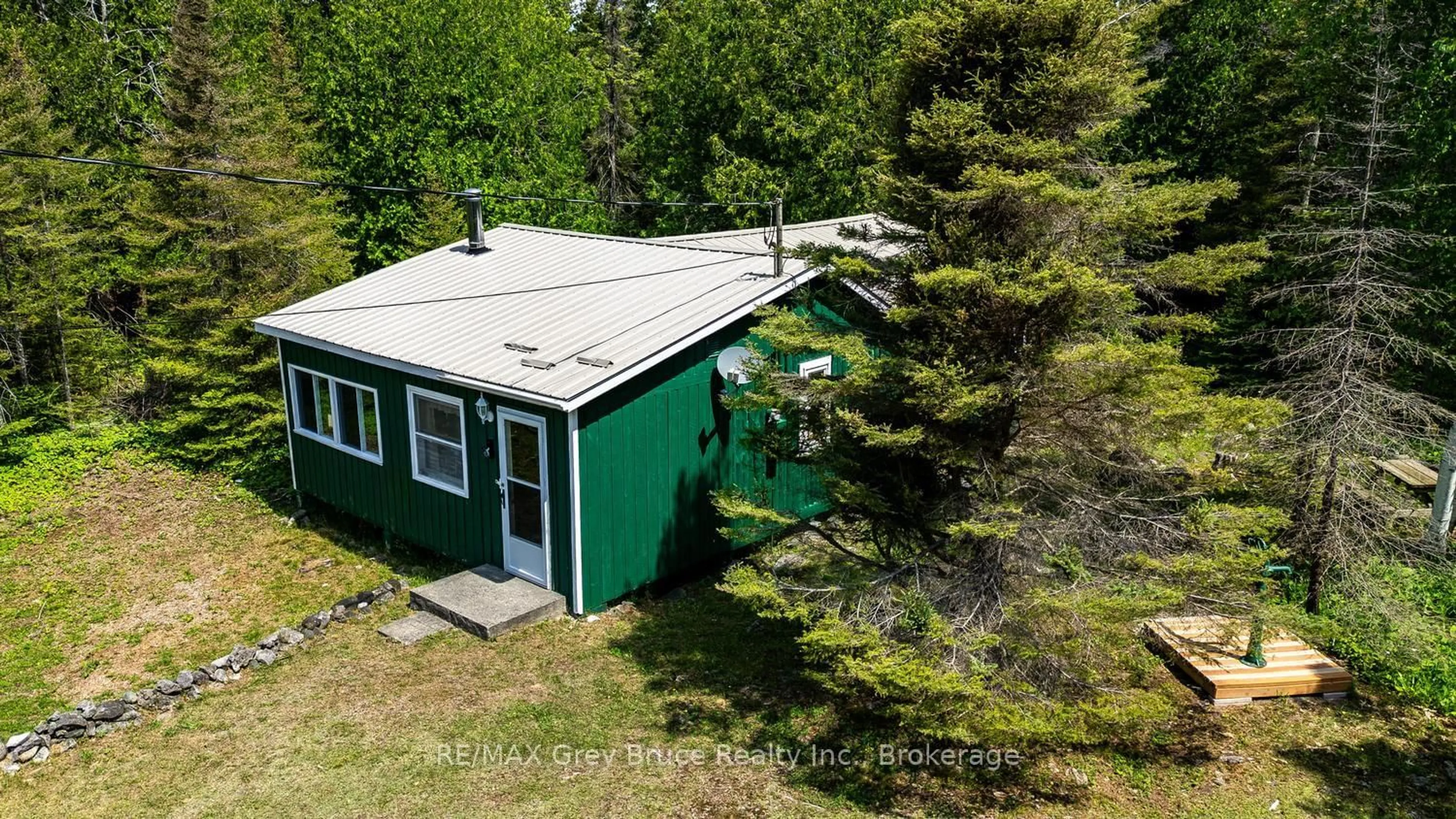 A pic from outside/outdoor area/front of a property/back of a property/a pic from drone, building for 949 Dorcas Bay Rd, Northern Bruce Peninsula Ontario N0H 2R0