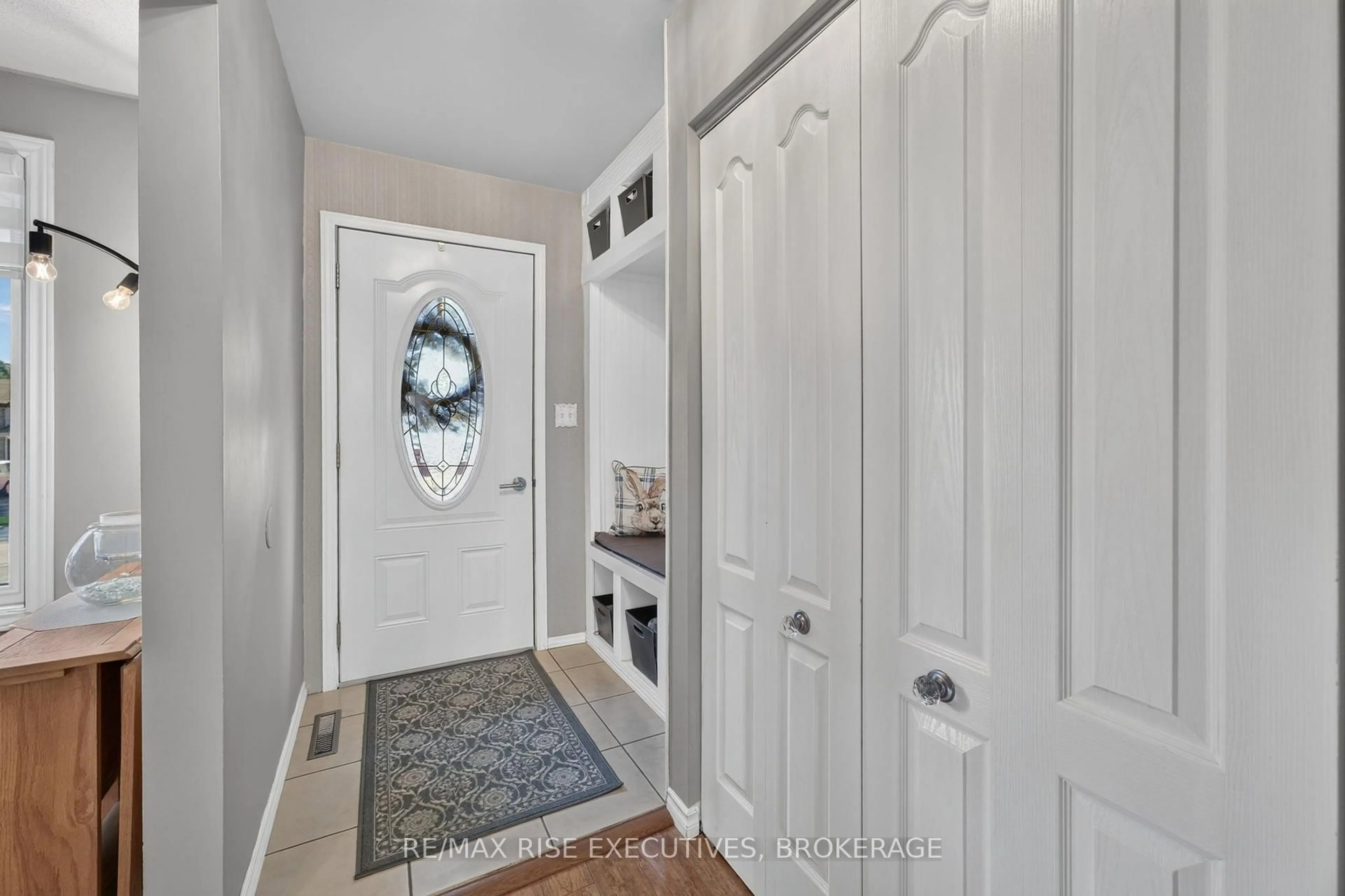 Indoor entryway for 7 Cornell Ave, Loyalist Ontario K7N 1S8