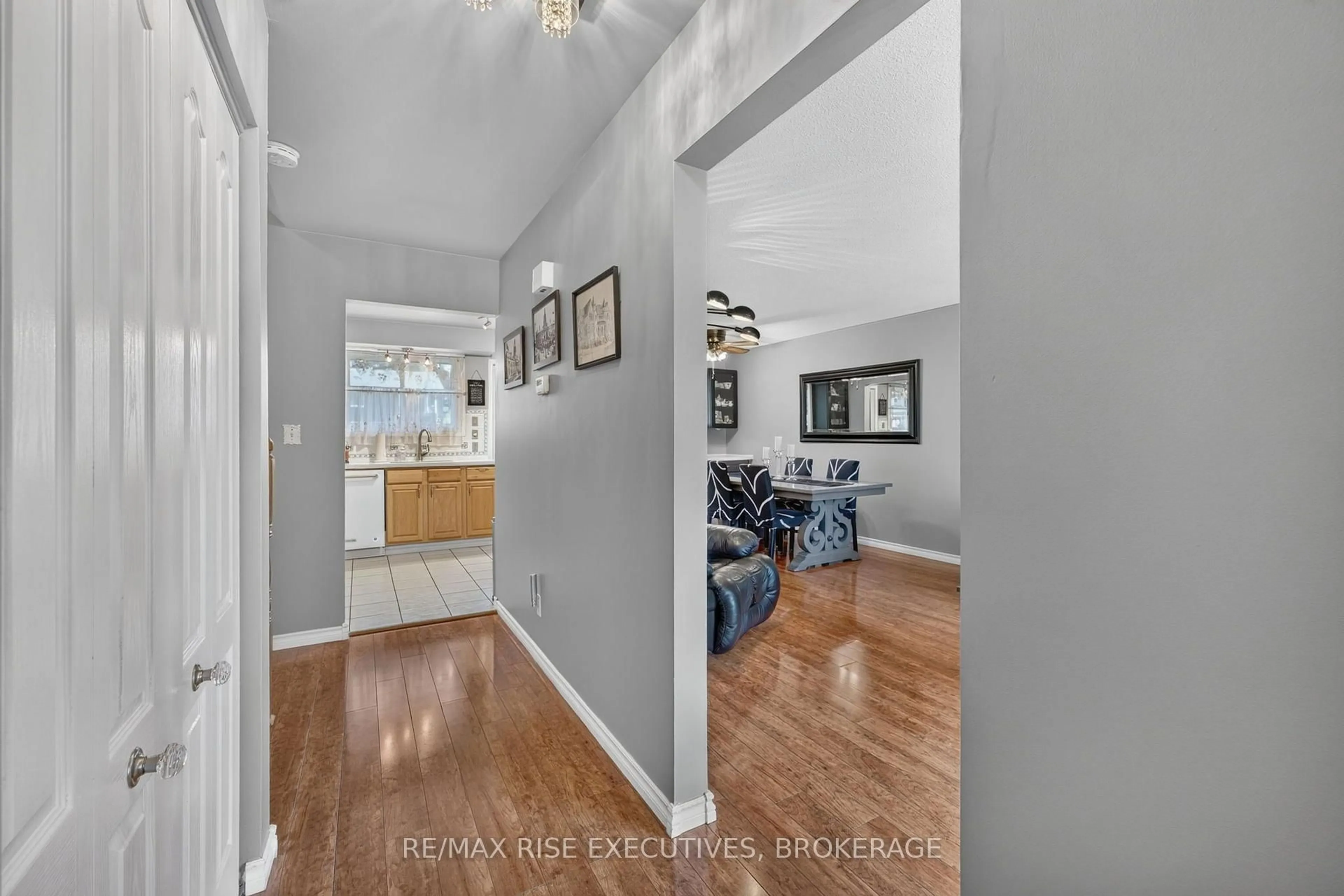Indoor entryway for 7 Cornell Ave, Loyalist Ontario K7N 1S8